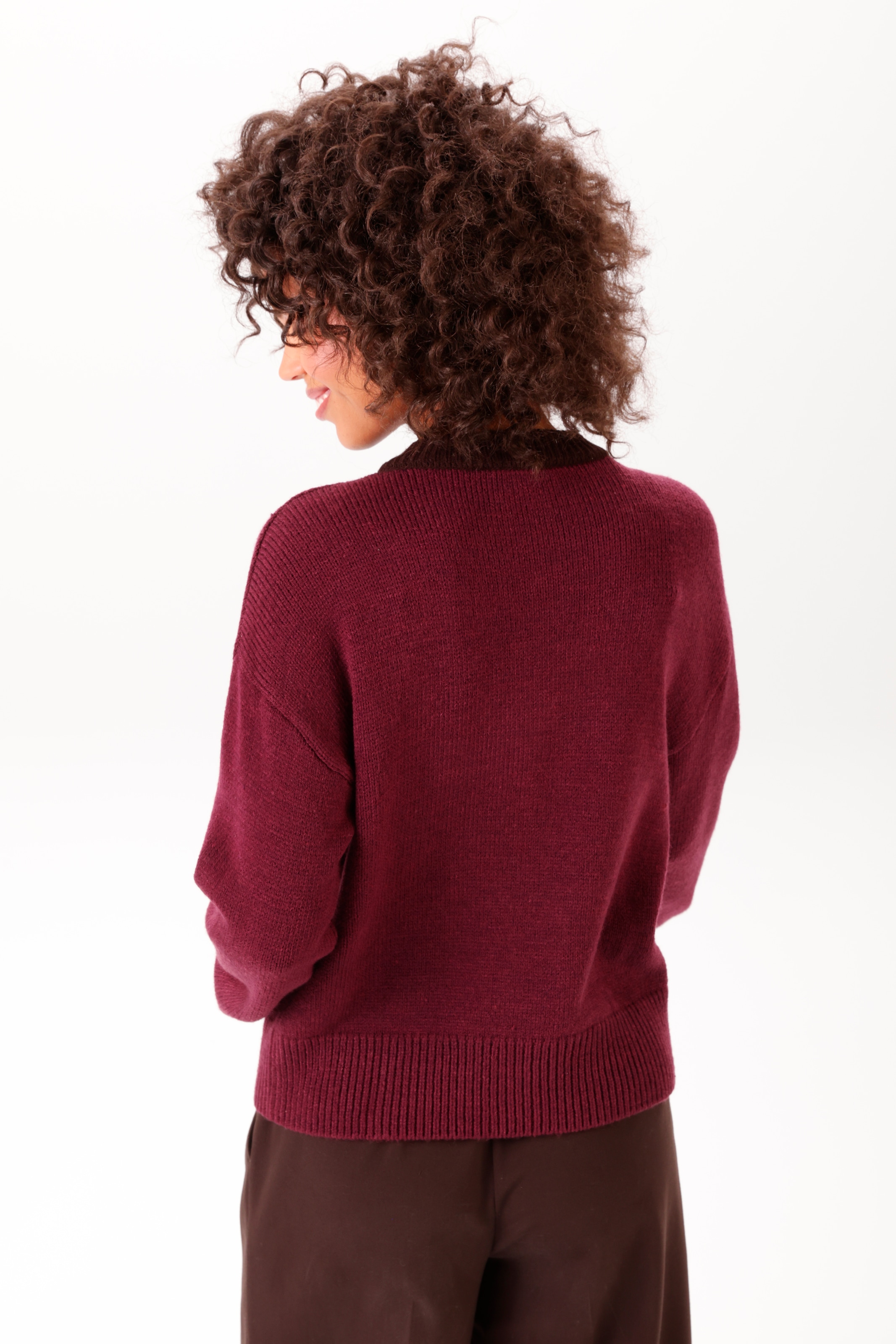 Aniston CASUAL Strickjacke mit dekorativen Knöpfen in Holzoptik zu schliessen - NEUE KOLLEKTION