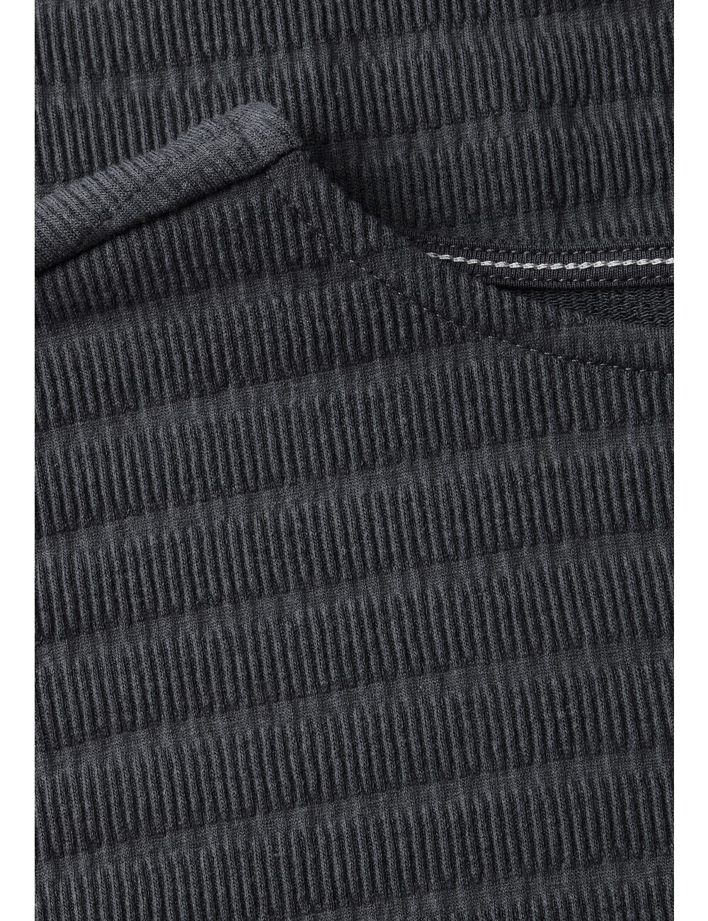 Cecil in Smok-Optik und mit Knoten-Detail