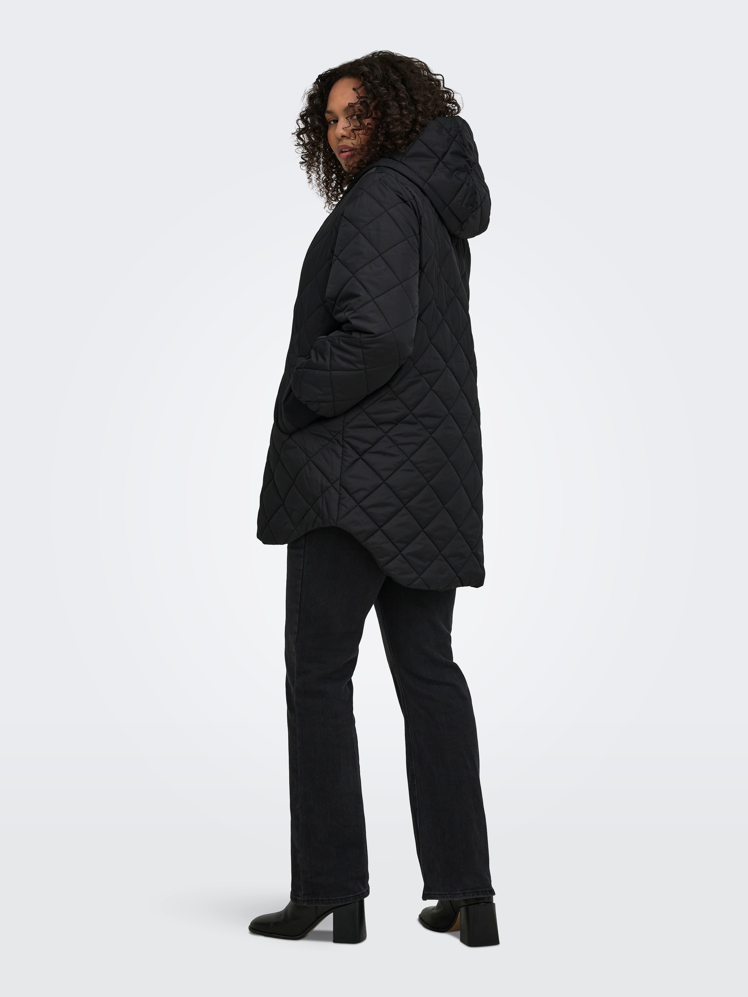 ONLY CARMAKOMA Manteau matelassé »CARJULIET QUILTD HOOD ZIP COAT OTW NOOS« fibre synthétique