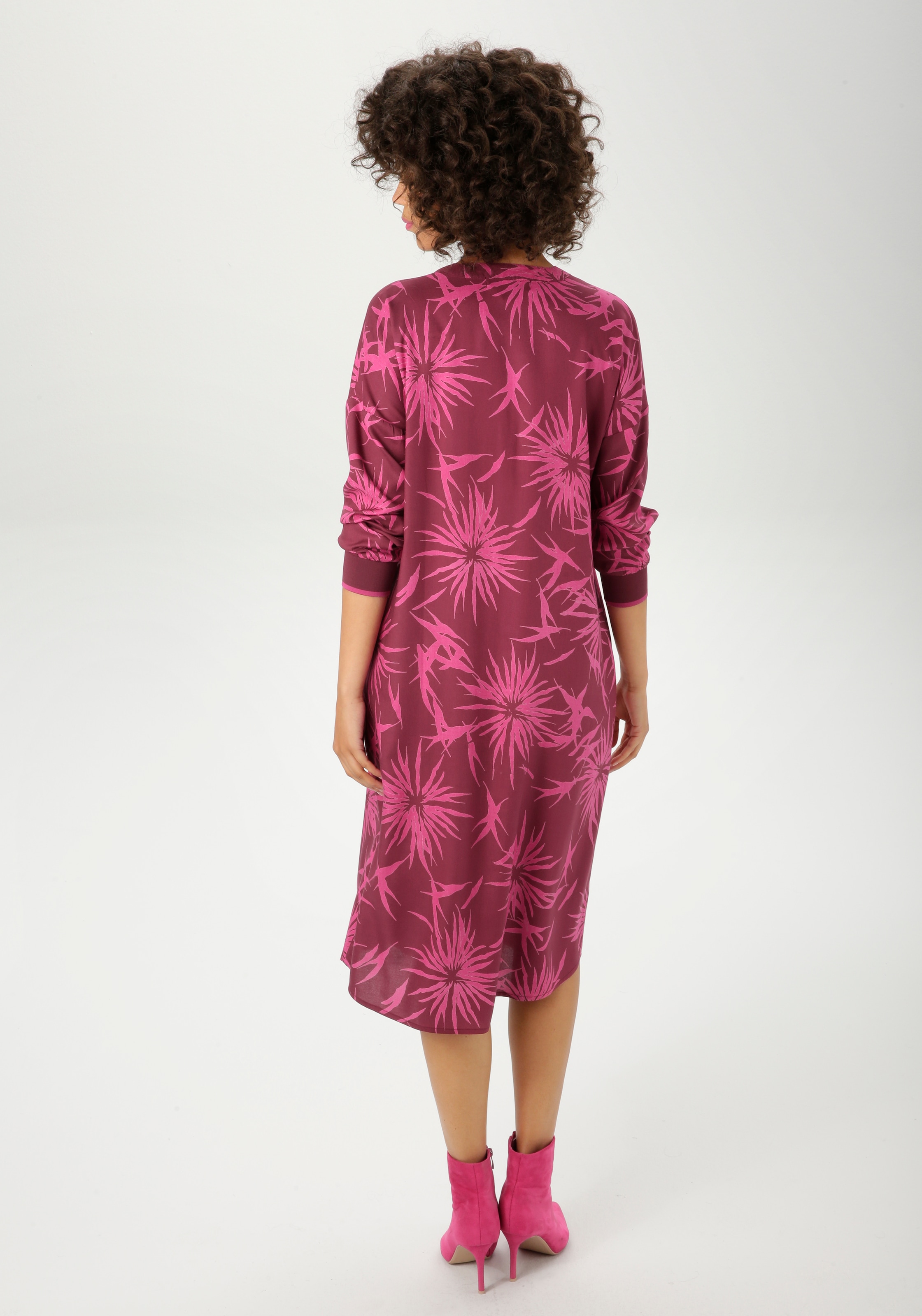 Aniston CASUAL Robe tunique mit trendfarbigem, grafischen Blumendruck - NEUE KOLLEKTION