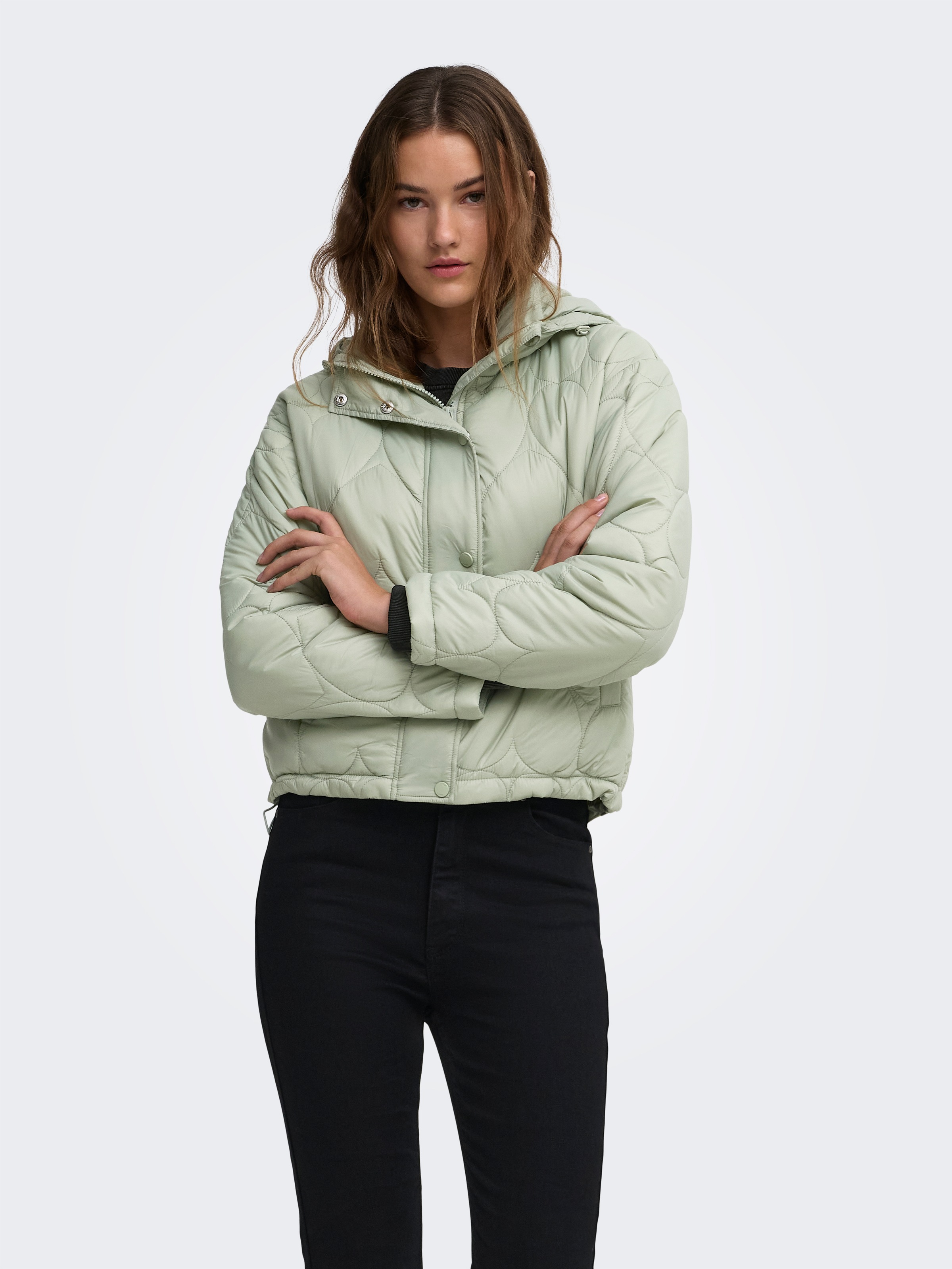 ONLY Veste matelassée »ONLTAHIA LW HEART HOOD JACKET CC OTW« avec capuche fibre synthétique