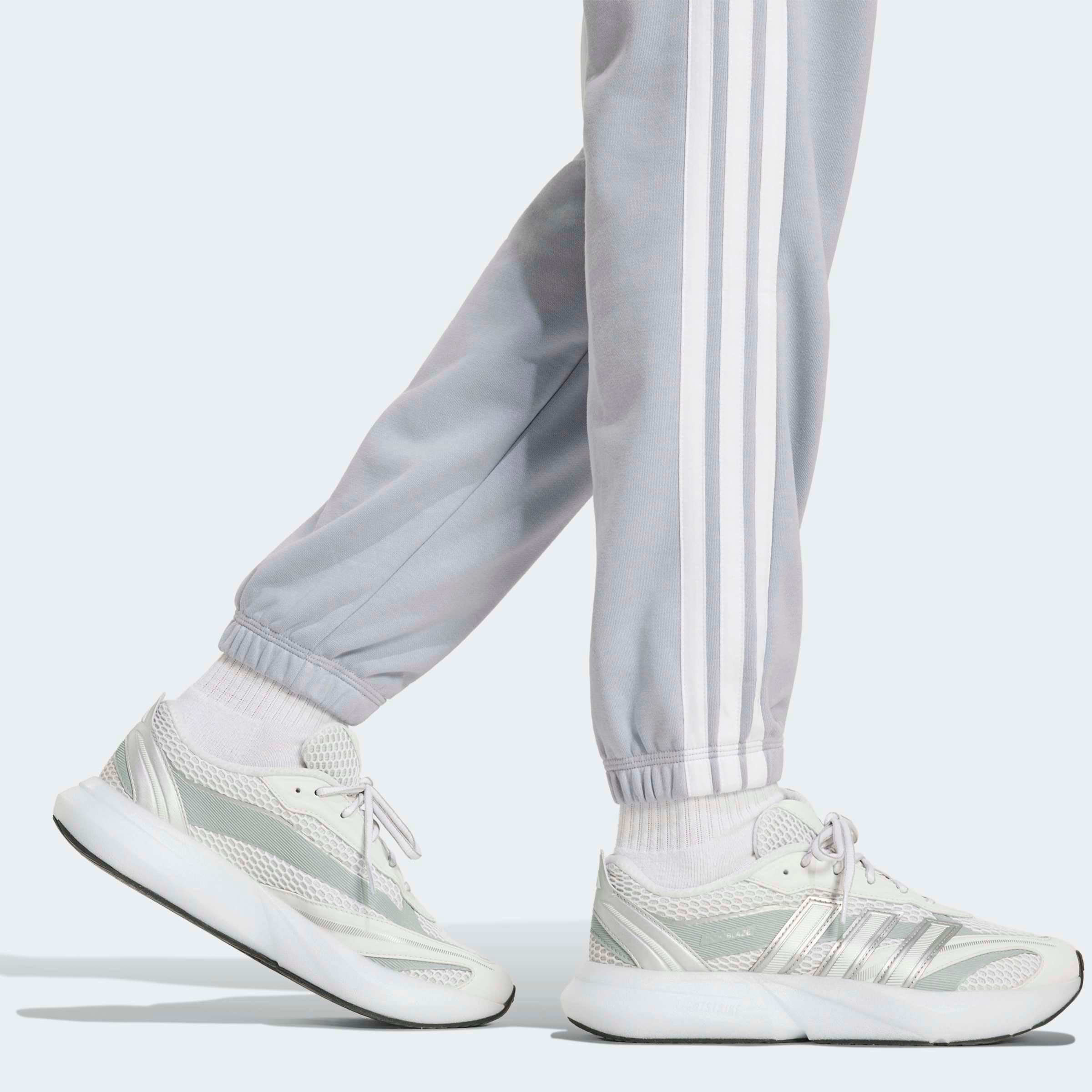 adidas Sportswear Pantalon de sport »ESSENTIALS 3-STREIFEN FRENCH TERRY CUFFED«  Reguläre Passform, mittelhoher Bund, weiches French Terry Material