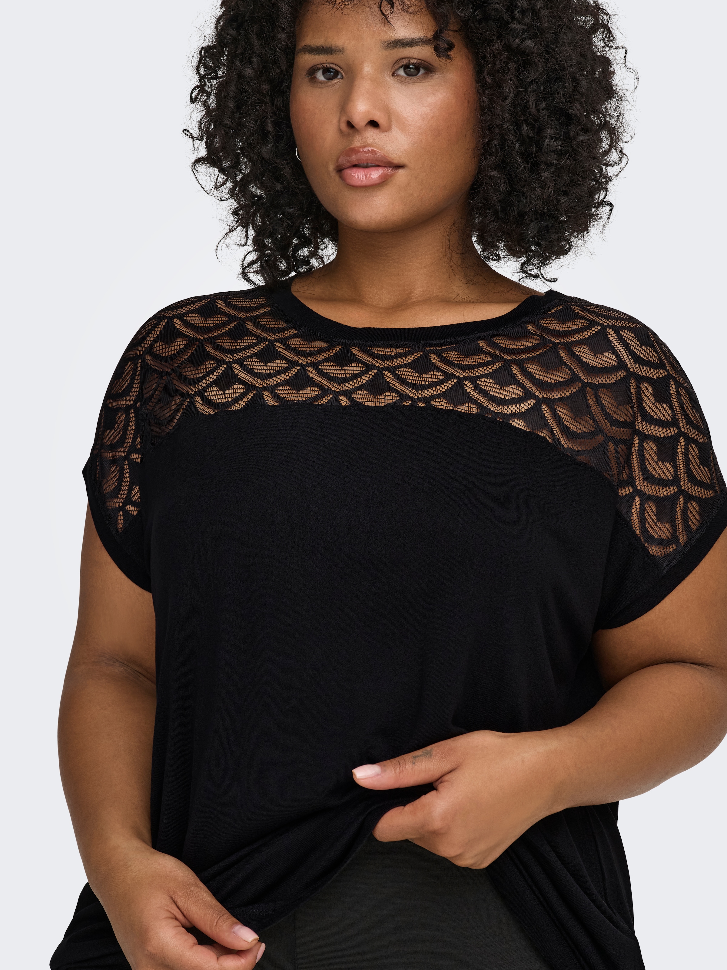 ONLY CARMAKOMA T-shirt long »CARFLAKE« devant en aspect dentelle
