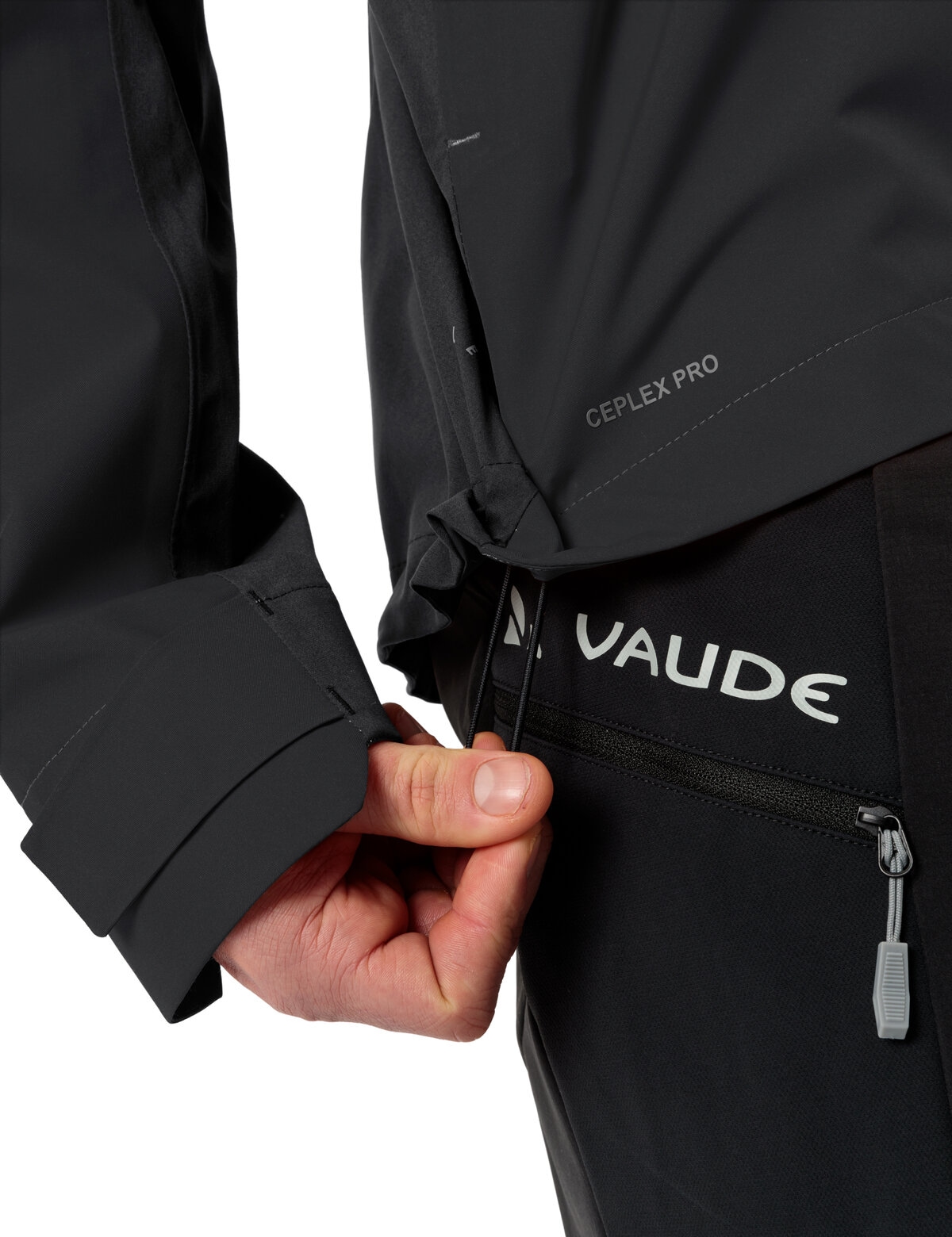 VAUDE Fahrradjacke »MEN'S MOAB PRO RAIN JACKET« mit Unterarm-Belüftung, winddicht, atmungsaktiv, wasserdicht