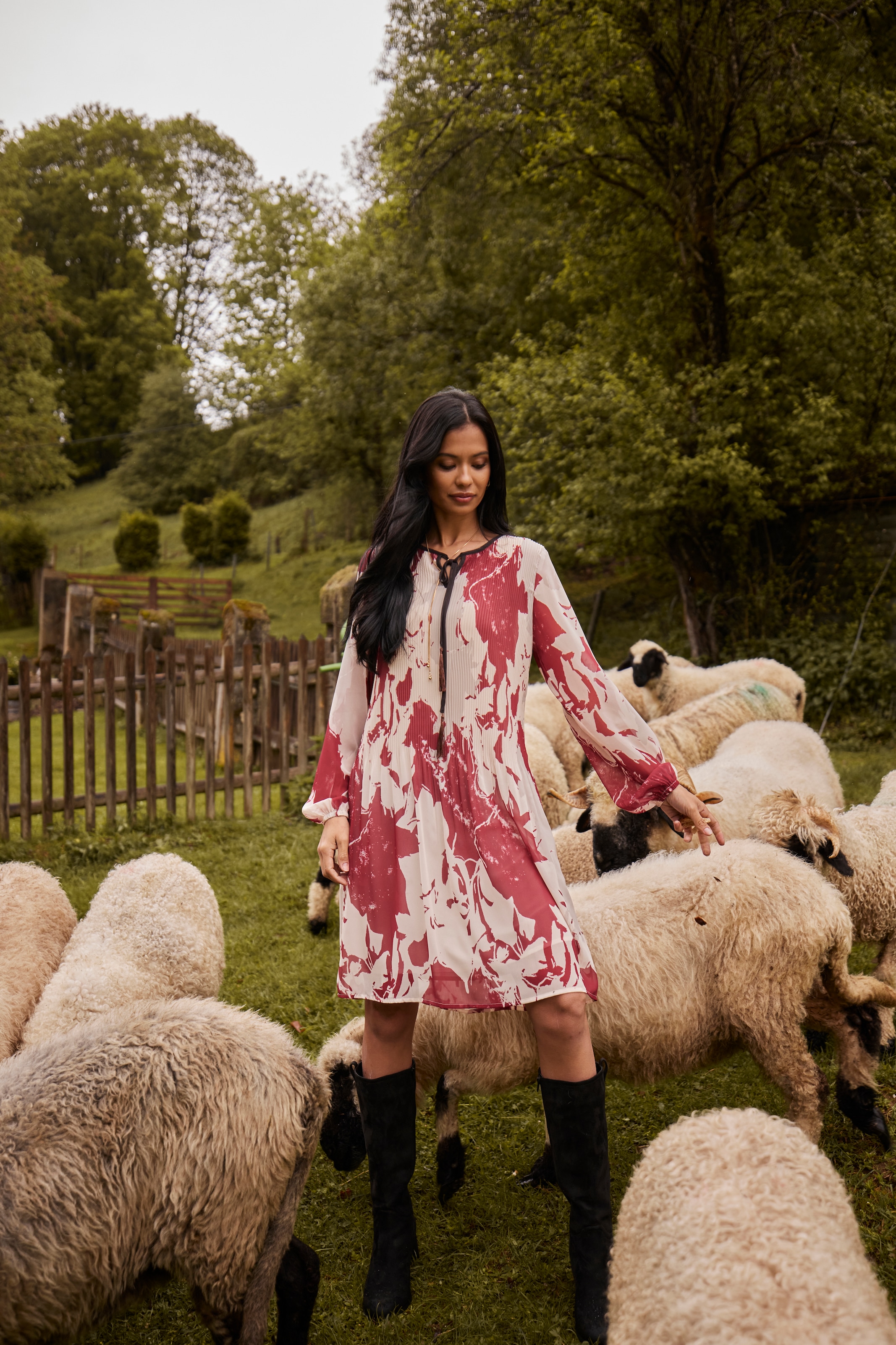Aniston SELECTED Plisseekleid zarter Chiffon mit Plissee und Body gefüttert - NEUE KOLLEKTION