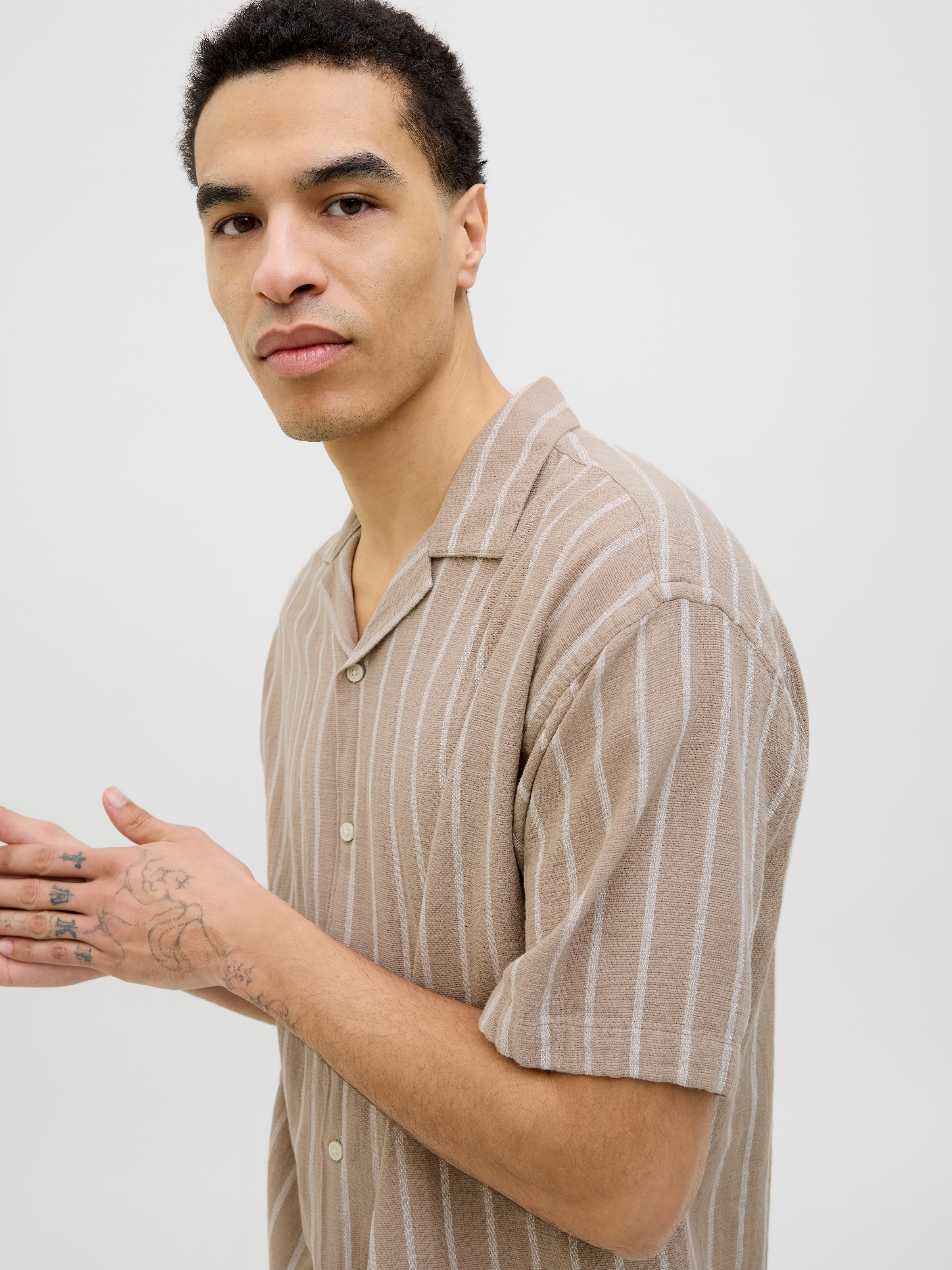 Jack & Jones Kurzarmhemd »JJEENZO STRIPE RESORT SHIRT SS SN« mit Streifen Muster