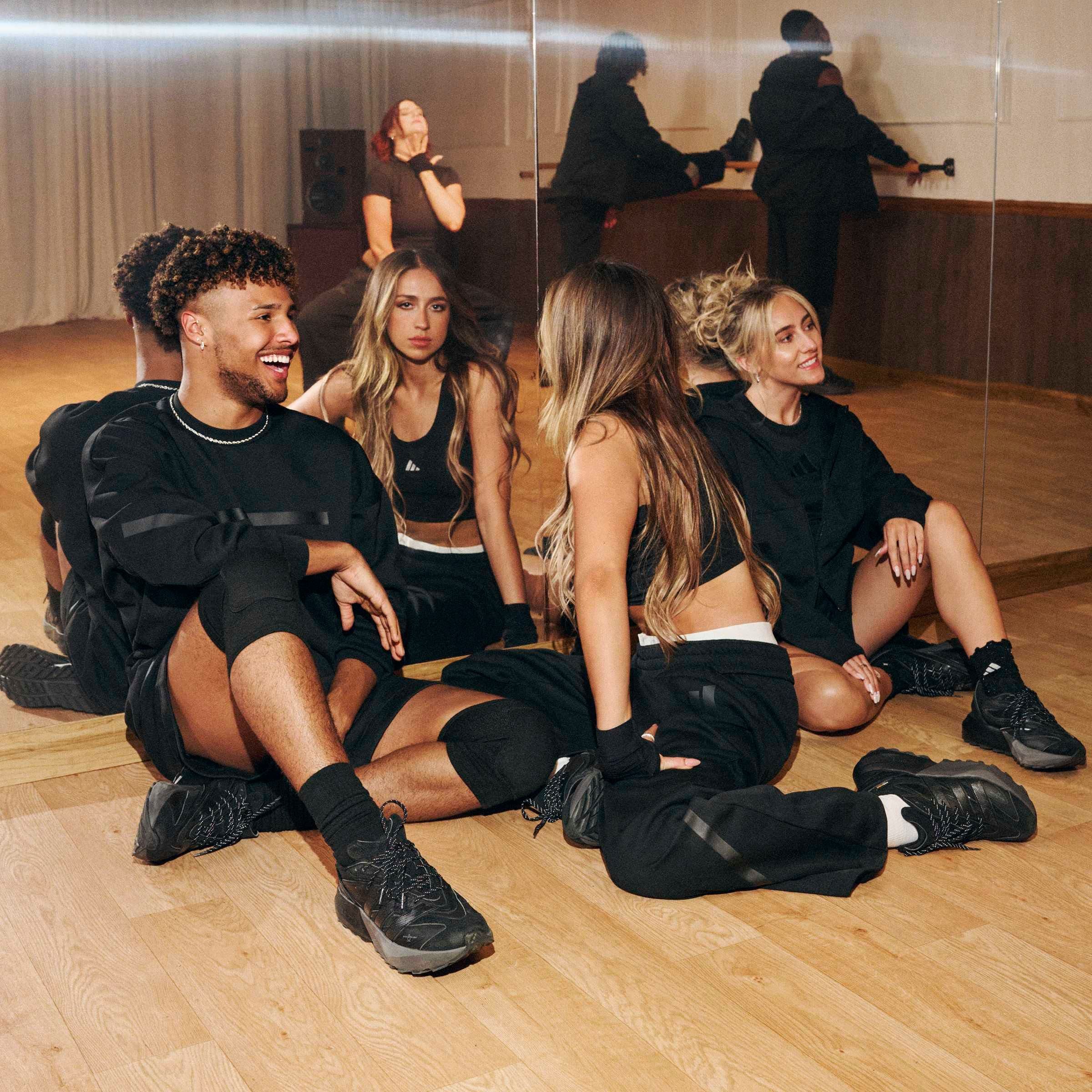 adidas Sportswear Débardeur »ESSENTIALS SMALL LOGO COTTON LIFESTYLE« schmale Passform, leichtes und luftiges Design