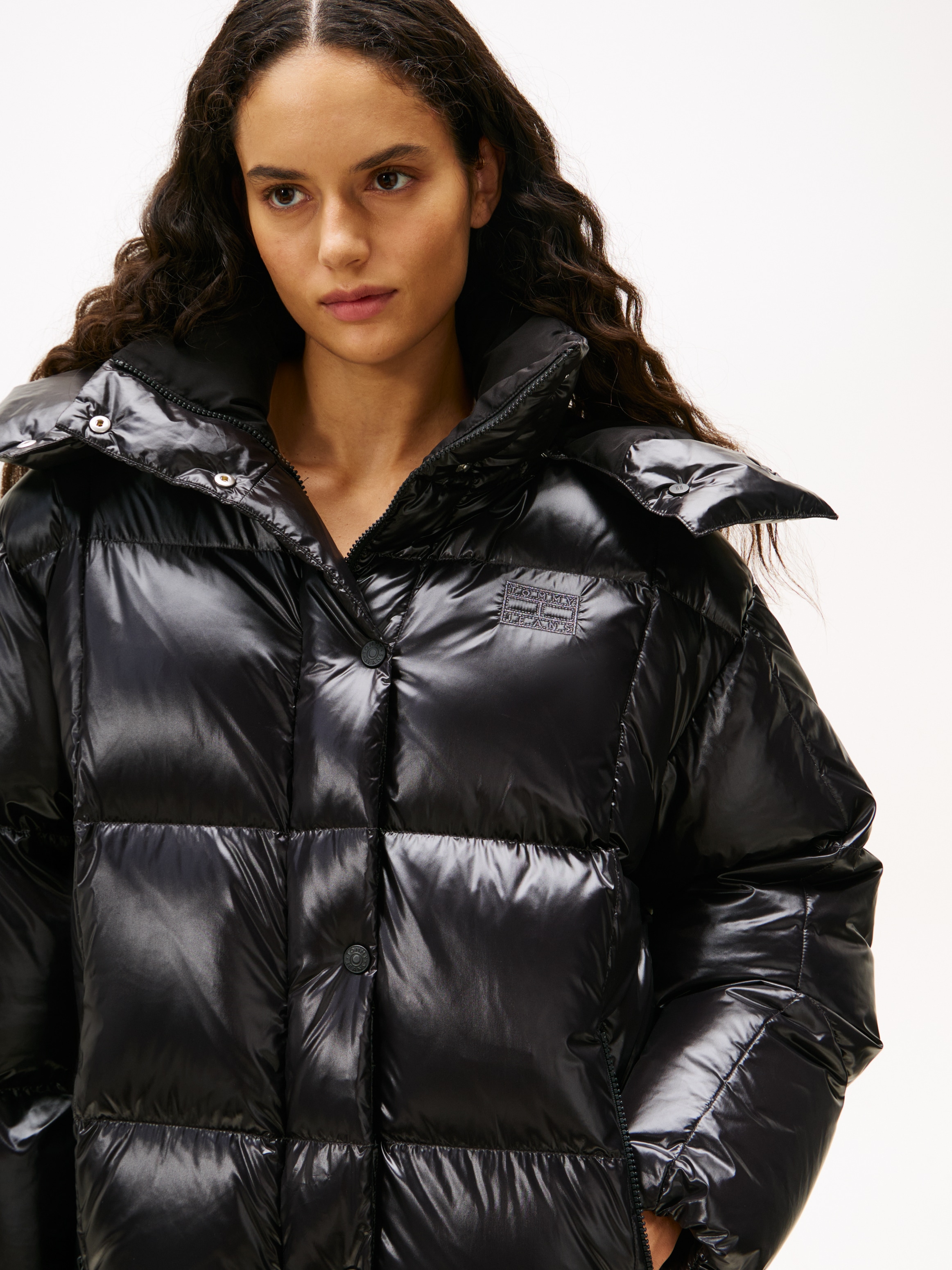 Tommy Jeans Steppmantel »TJW ALASKA GRID SHNY OVS DWN PFR« mit glänzender Oberfläche