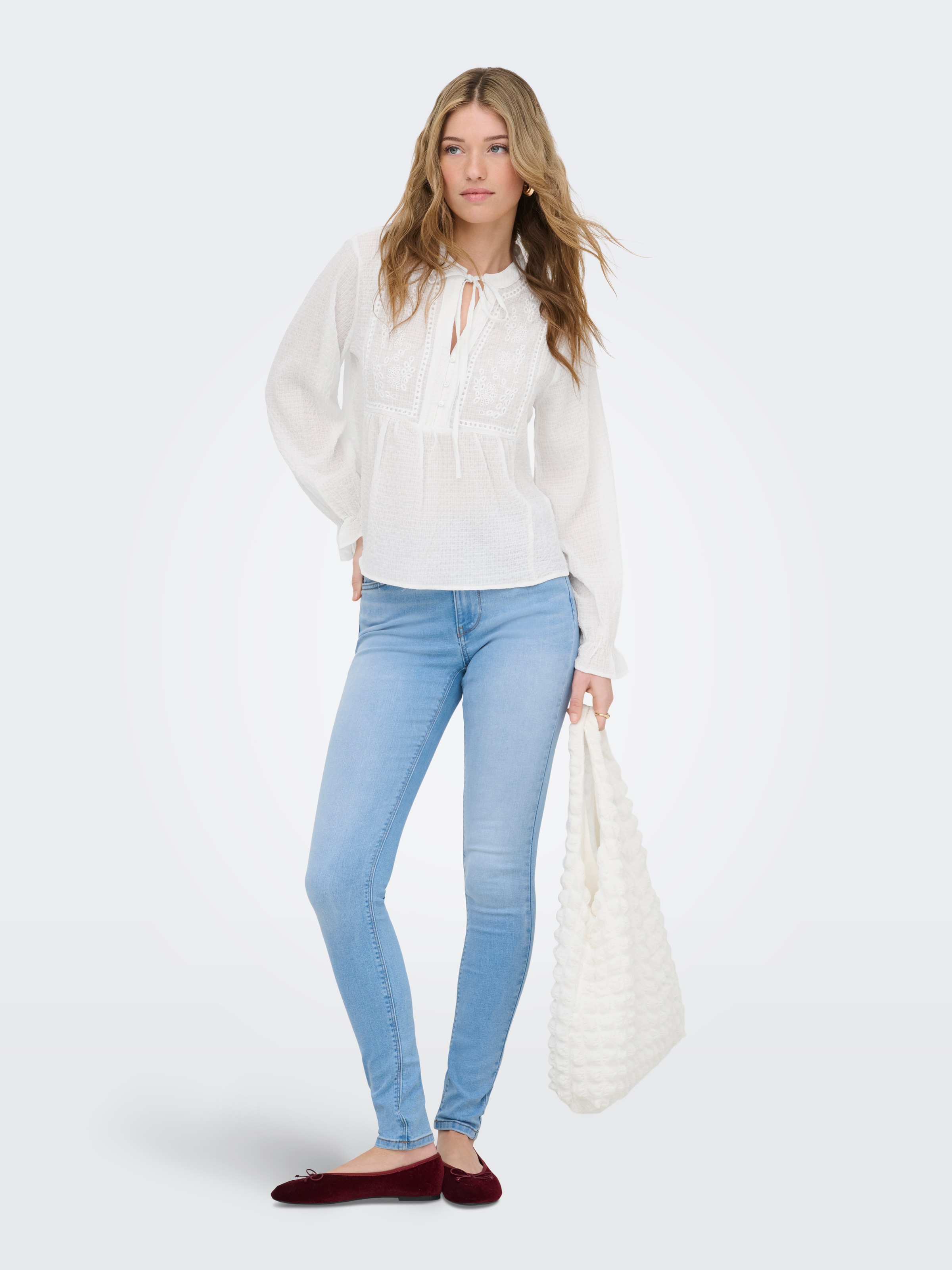 ONLY Blouse à manches longues »ONLVICKY LIFE L/S EMB TOP WVN NOOS«