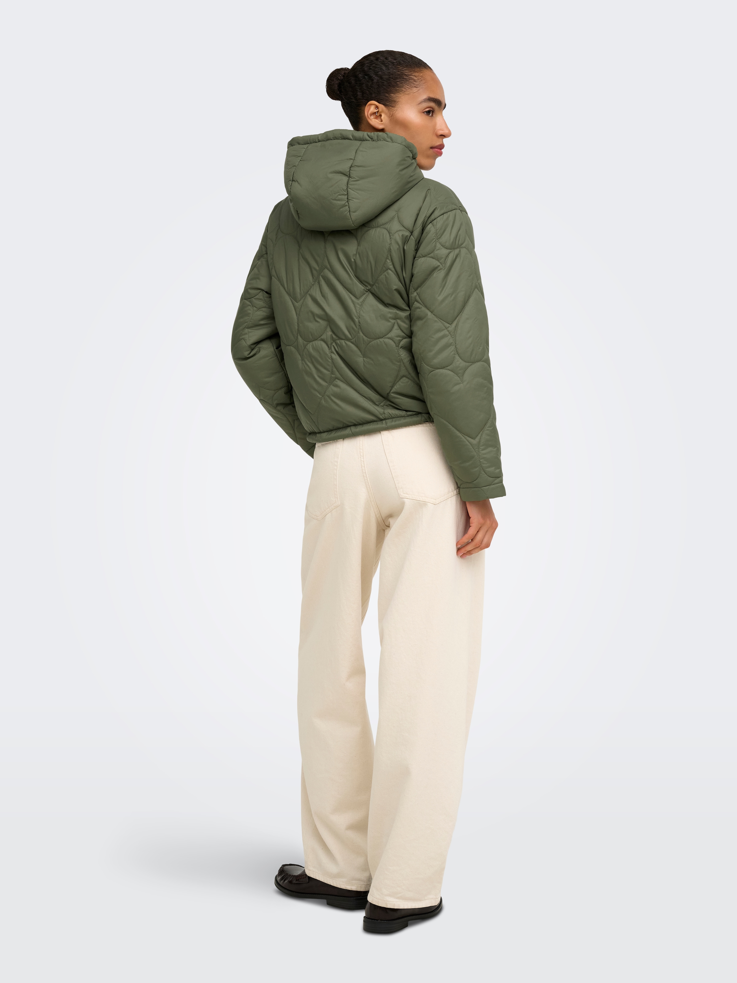 ONLY Veste matelassée »ONLTAHIA LW HEART HOOD JACKET CC OTW« avec capuche fibre synthétique