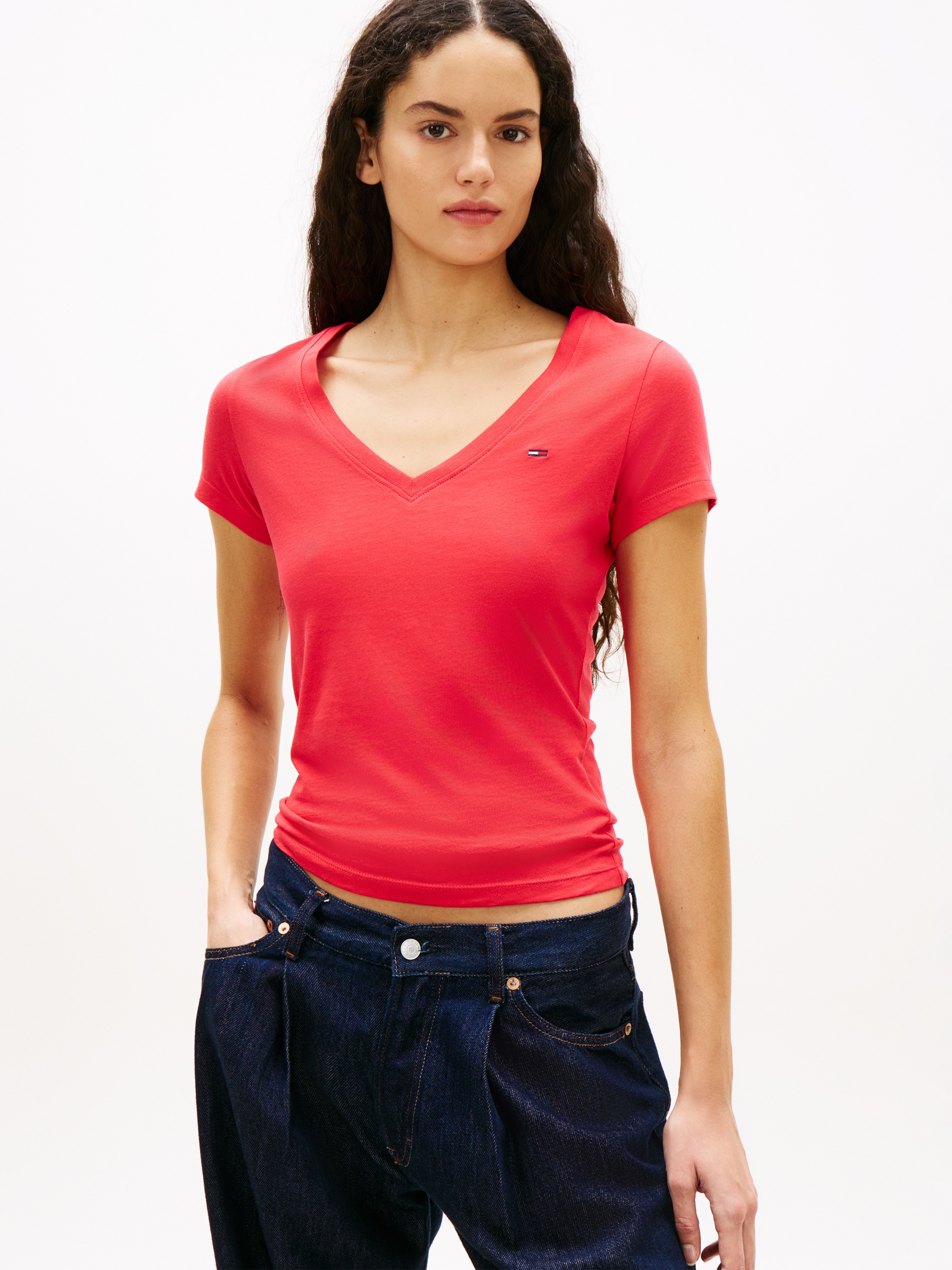 Tommy Jeans Kurzarmshirt »TJW SLIM V-NECK TEE« mit Logo-Stickerei