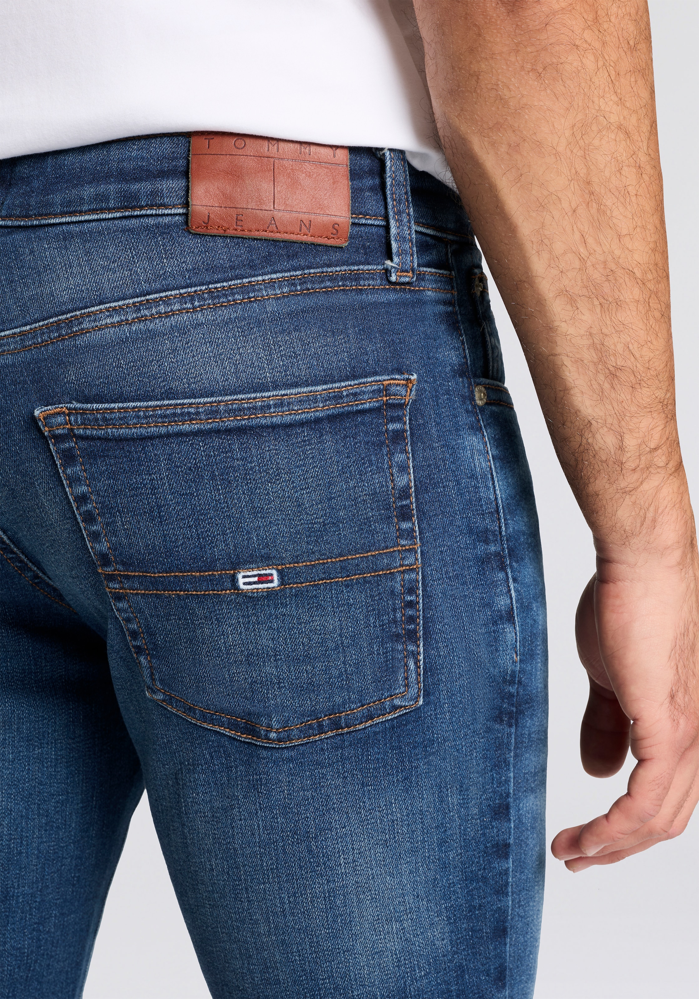 Tommy Jeans Jeans slim »Scanton Slim« Slim‑Fit‑Jeans mit mittlerer Leibhöhe, 5‑Pocket‑Design