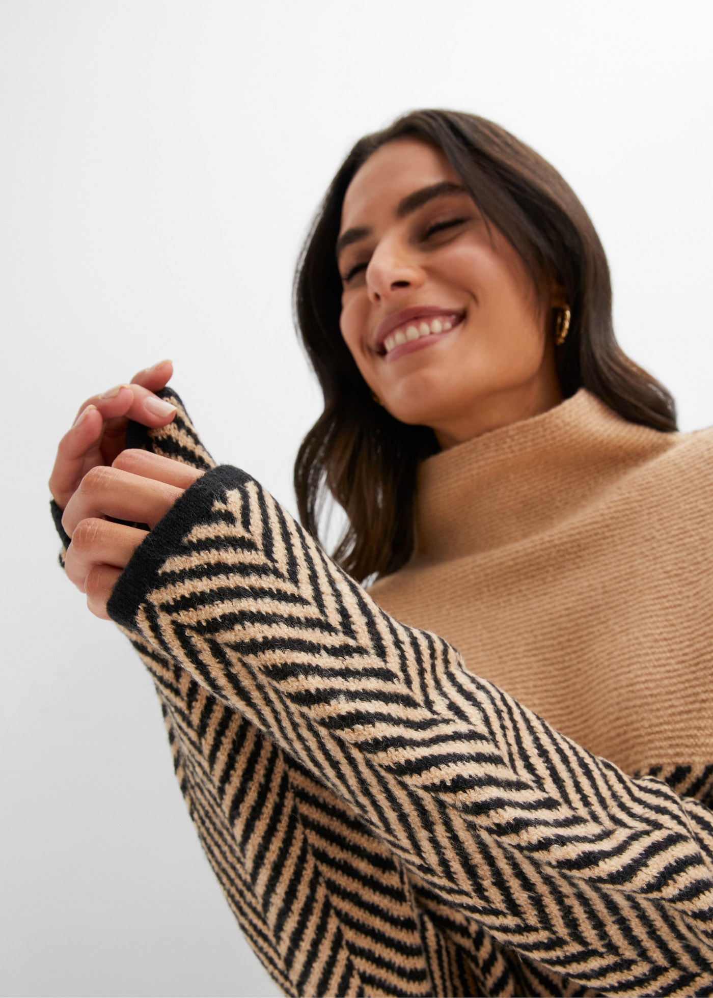 bonprix Strickpullover aus Polyacryl, Polyester und Elasthan, mit Stehkragen