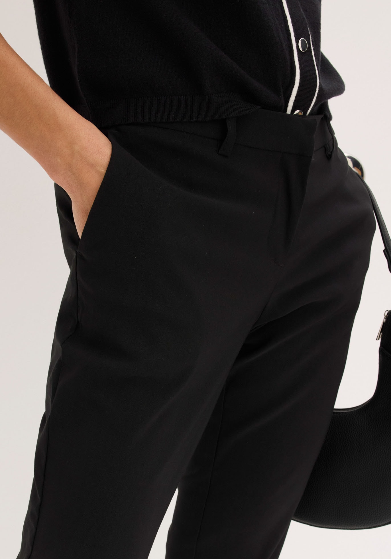 bonprix Pantalon stretch  mit Elasthan-Anteil, Slim Fit Passform, femininer Stil