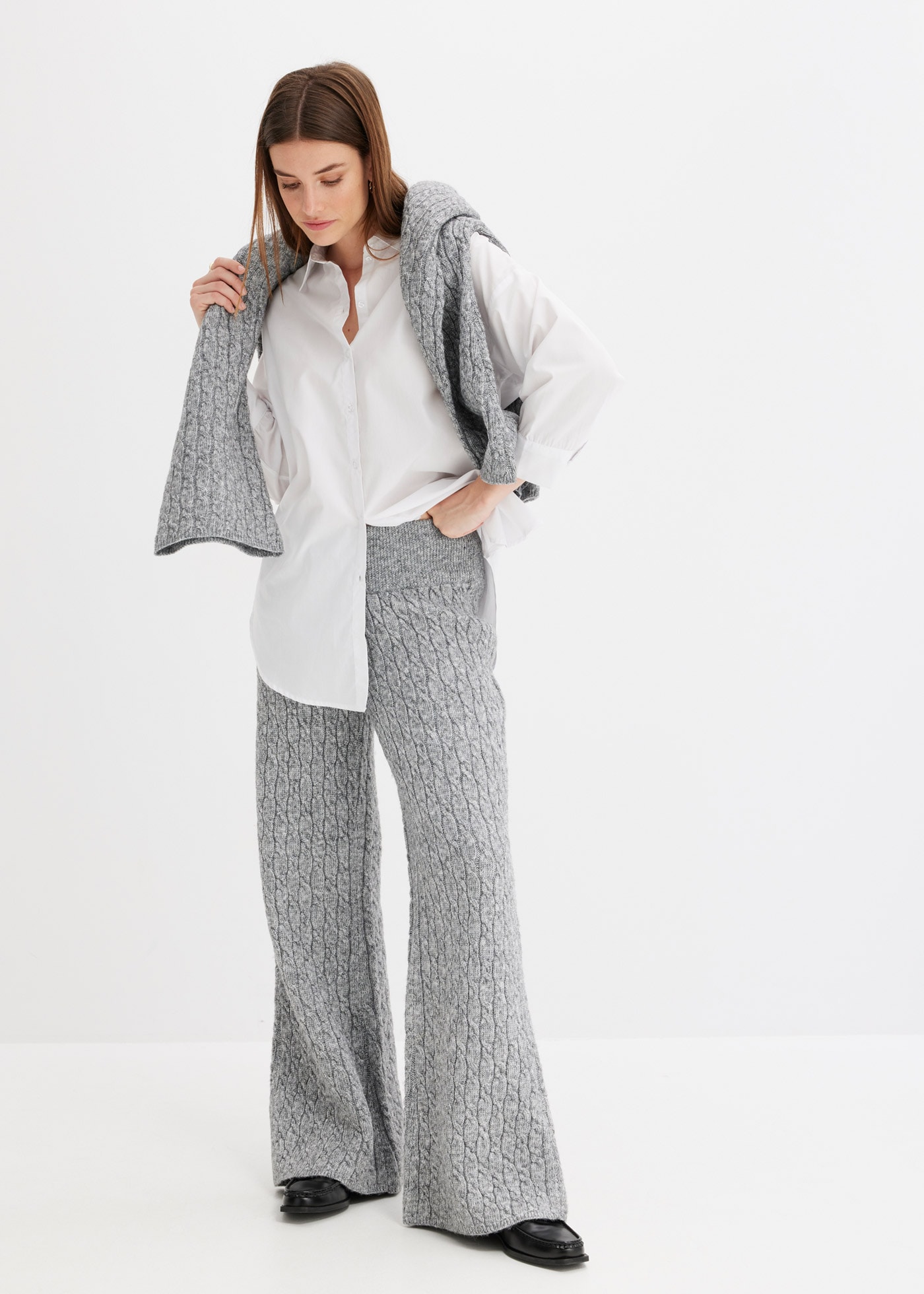 bonprix Pantalon en tissu »Strickhose mit Zopfmuster«  aus Polyester und Wolle, Loose Fit, weite Beinform, mit Zopfmuster