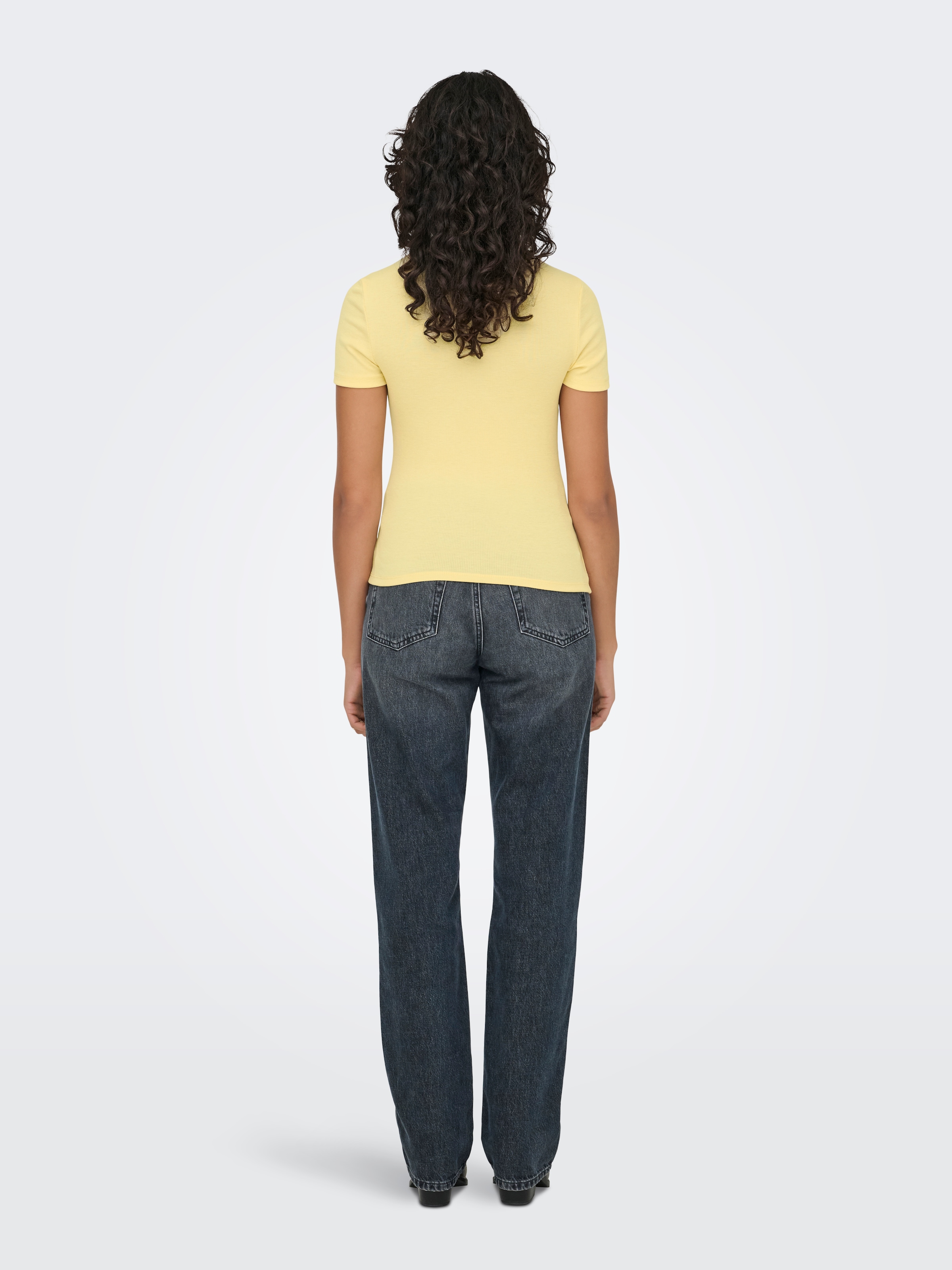 ONLY Kurzarmshirt »ONLJUNE S/S TEE JRS NOOS« Materialmix mit Stretch, figurbetonte Form