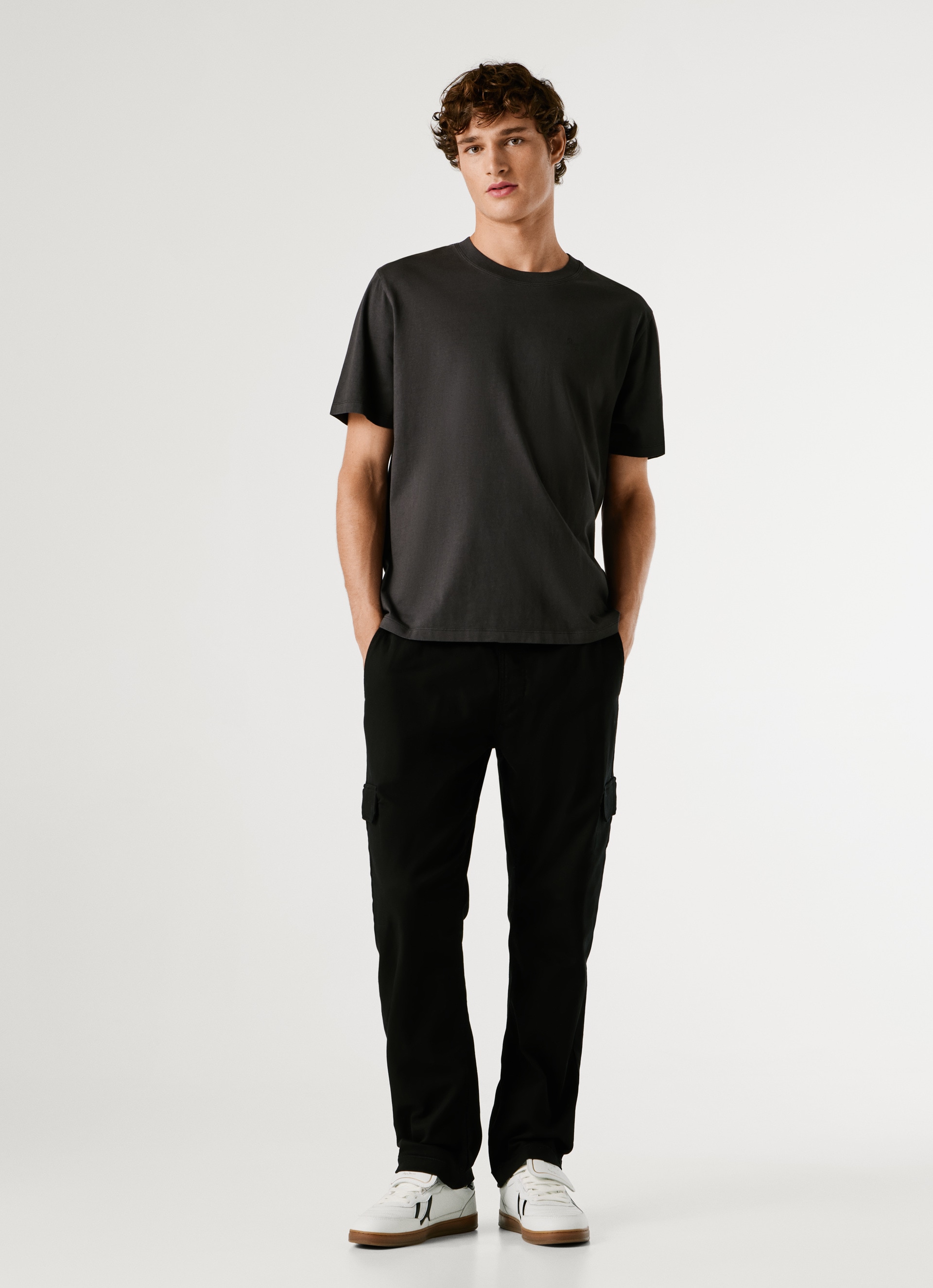 Pepe Jeans »JACKO« mit kleinem Ton-in-Ton Logoschriftzug