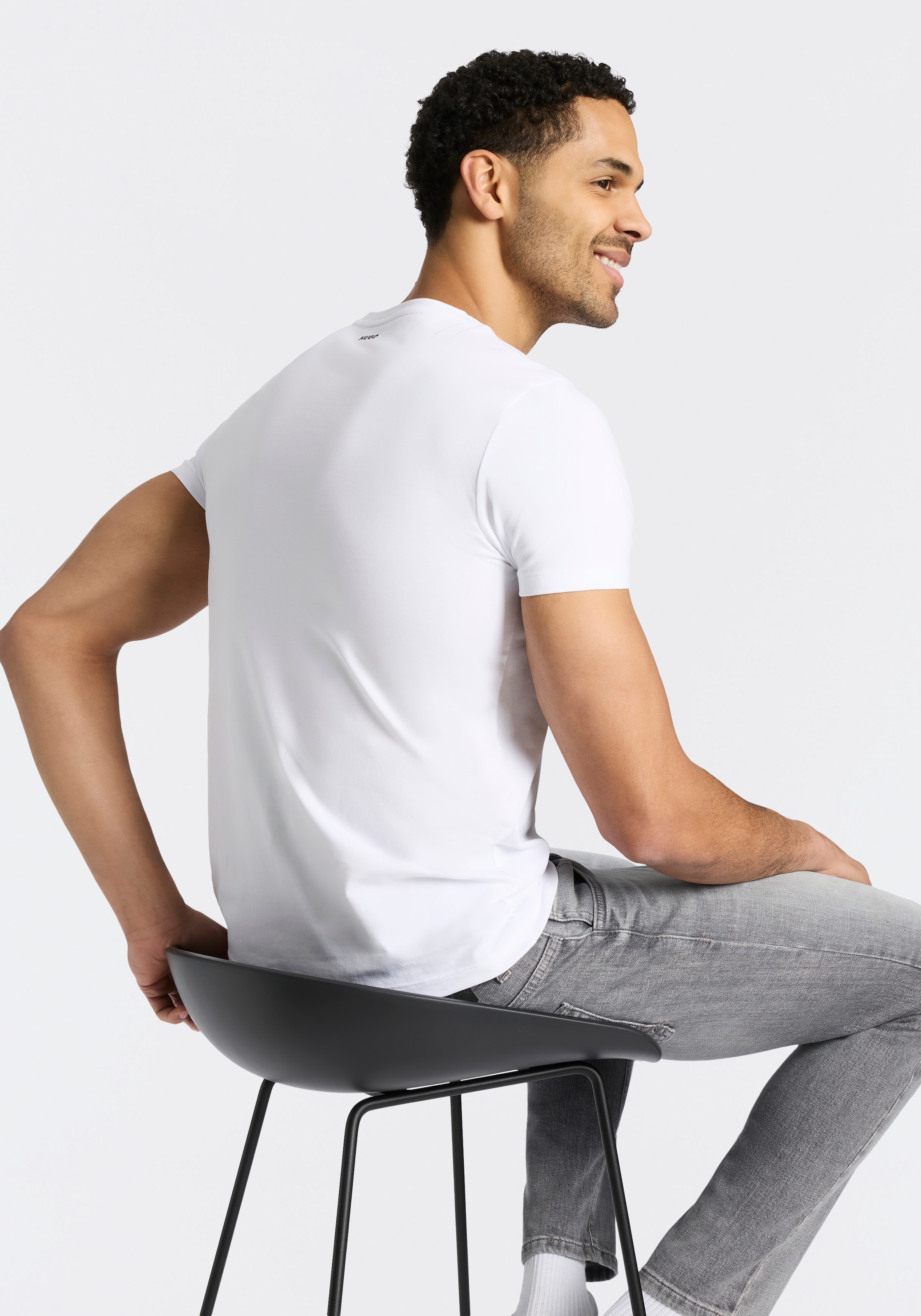 HUGO T-Shirt »HUGO-Round« Packung, 2er,  Rundhalsausschnitt, Slim-Fit, HUGO Logo-Druck