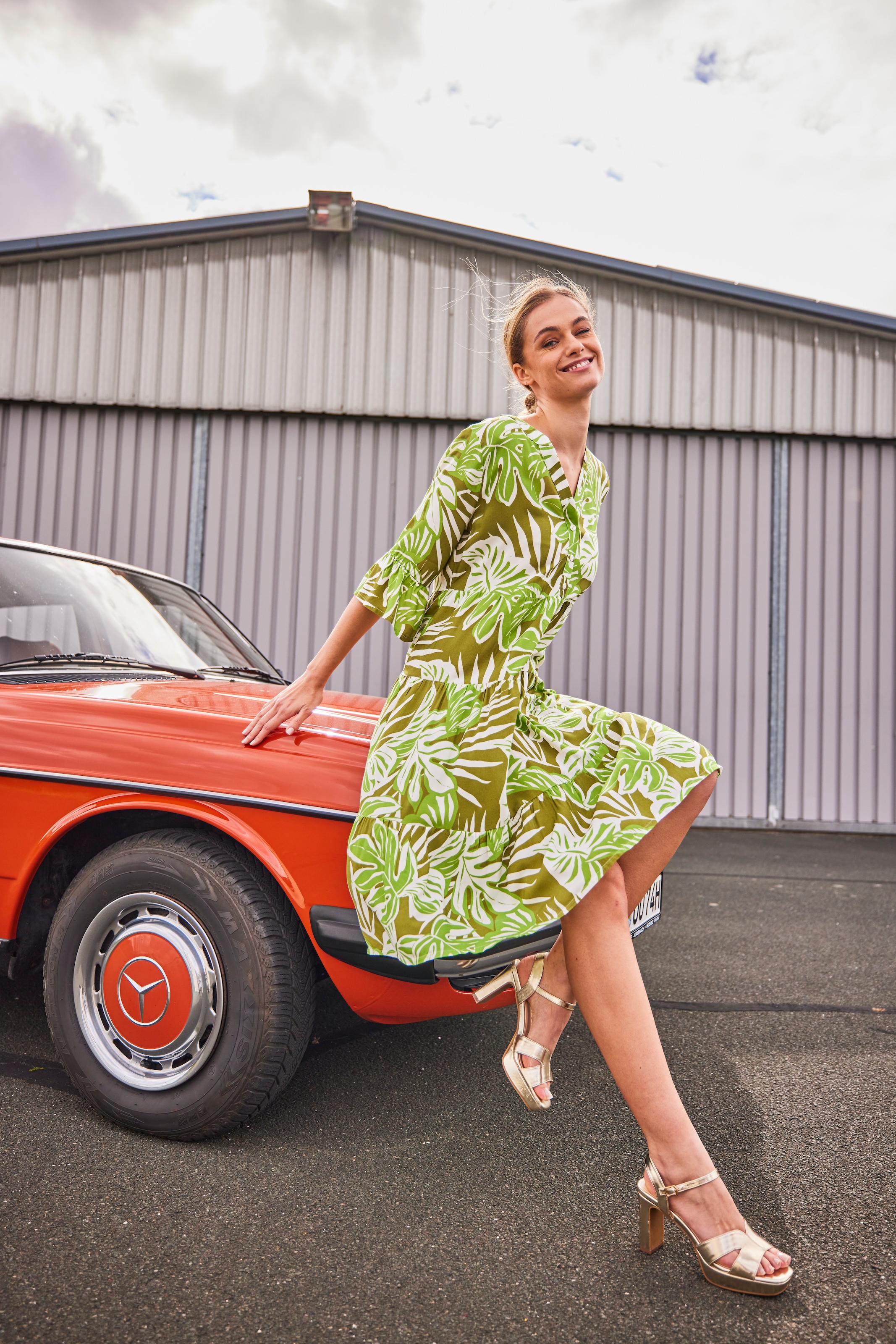 Aniston CASUAL Robe tunique mit grossflächigen, tropischen Blättern bedruckt - NEUE KOLLEKTION