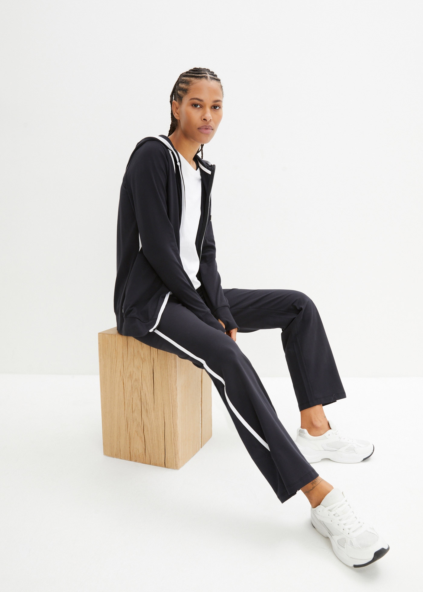 bonprix Jogging Set, 2 zweiteiliges Set aus Sweatjacke und Jogginghose, mit langem Arm