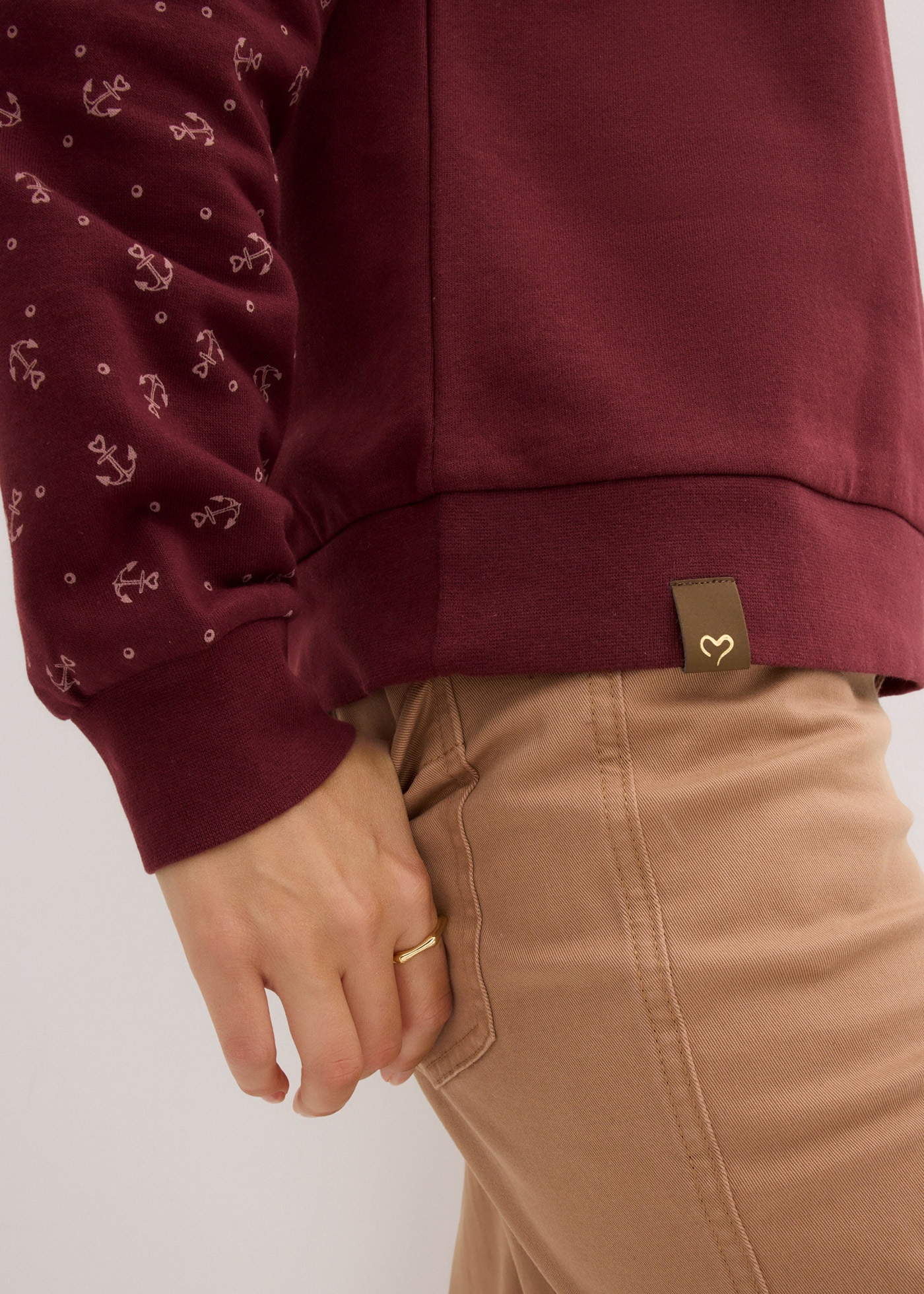 bonprix Hoodie »Kapuzensweatshirt mit Reissverschluss aus reiner Baumwolle«, lässig geschnittene Passform, mit maritimem Muster und Anker-Motiven
