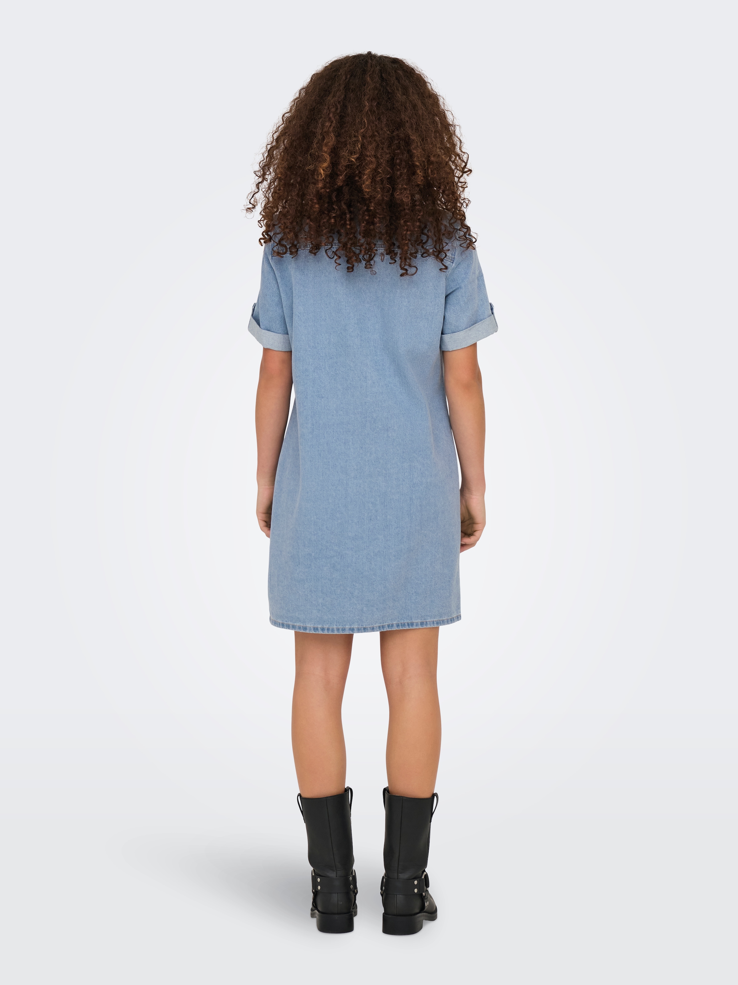 ONLY Robe en jean »ONLLISA – Denimkleid mit Knopfleiste und Brusttaschen« Poches poitrine mélange de coton