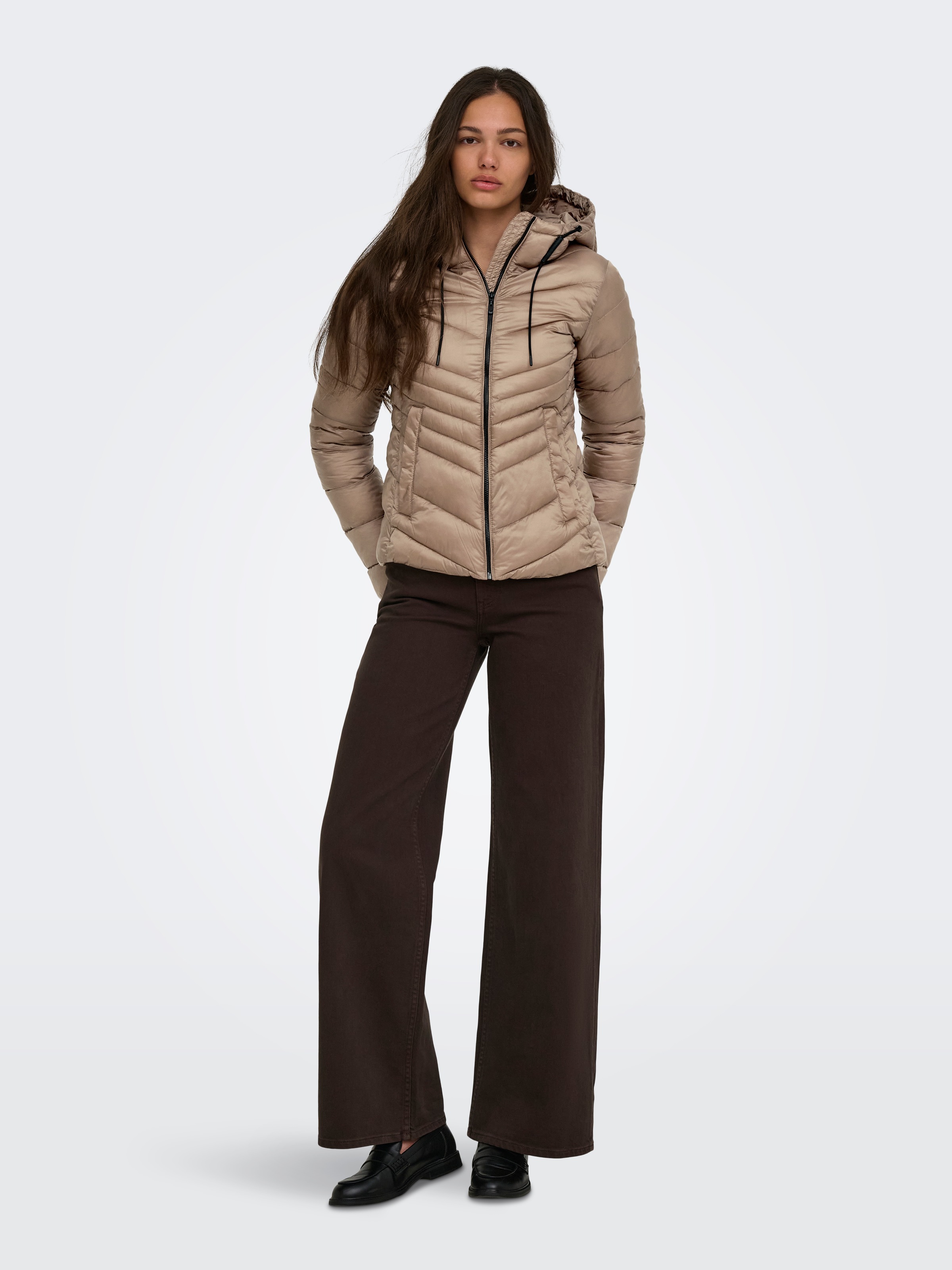 ONLY Veste matelassée »ONLMIMI HOOD JACKET CC OTW« avec capuche fibre synthétique