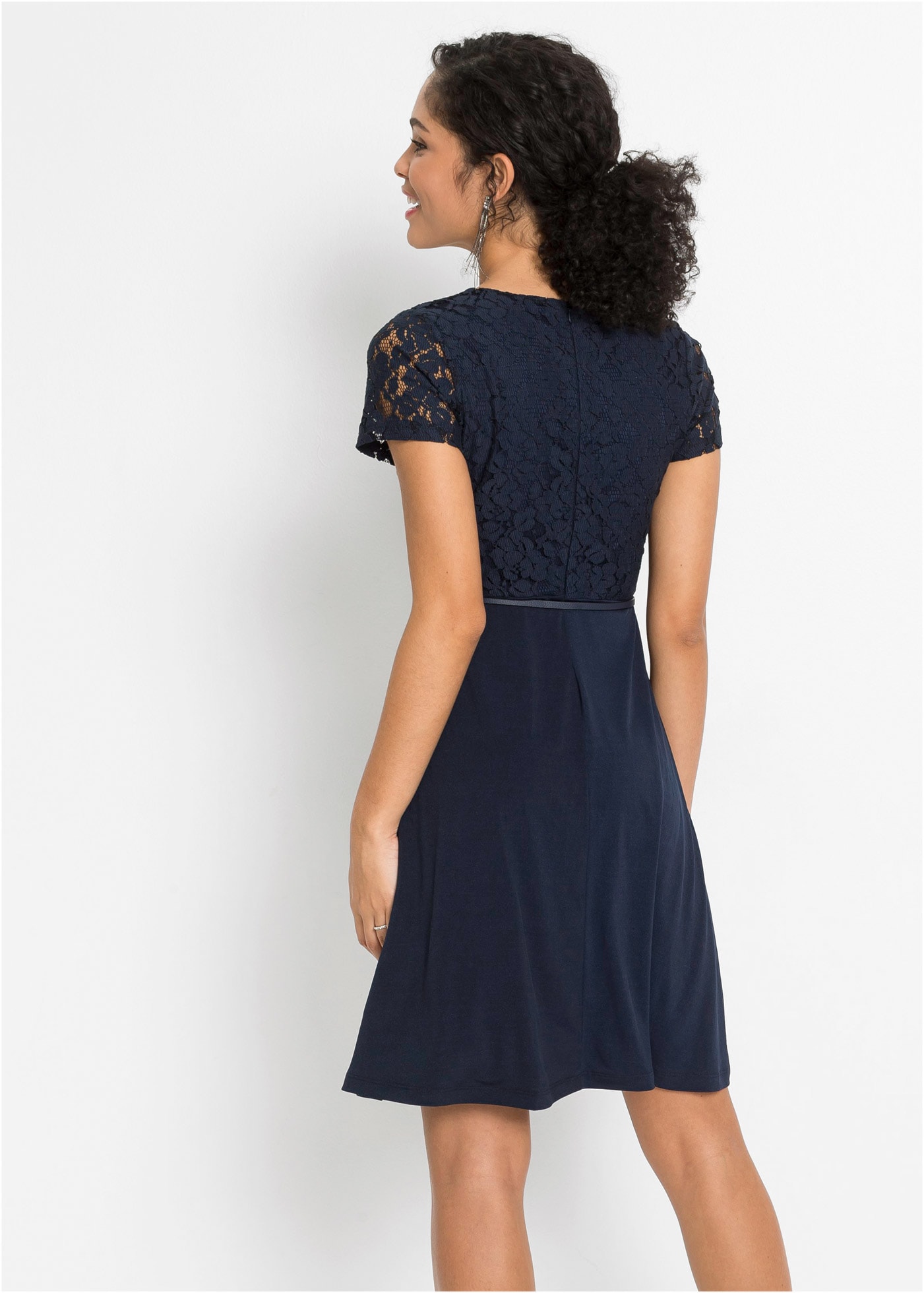 bonprix Mini-robe festlicher Stil, mit kurzem Arm, ausgestellte Passform