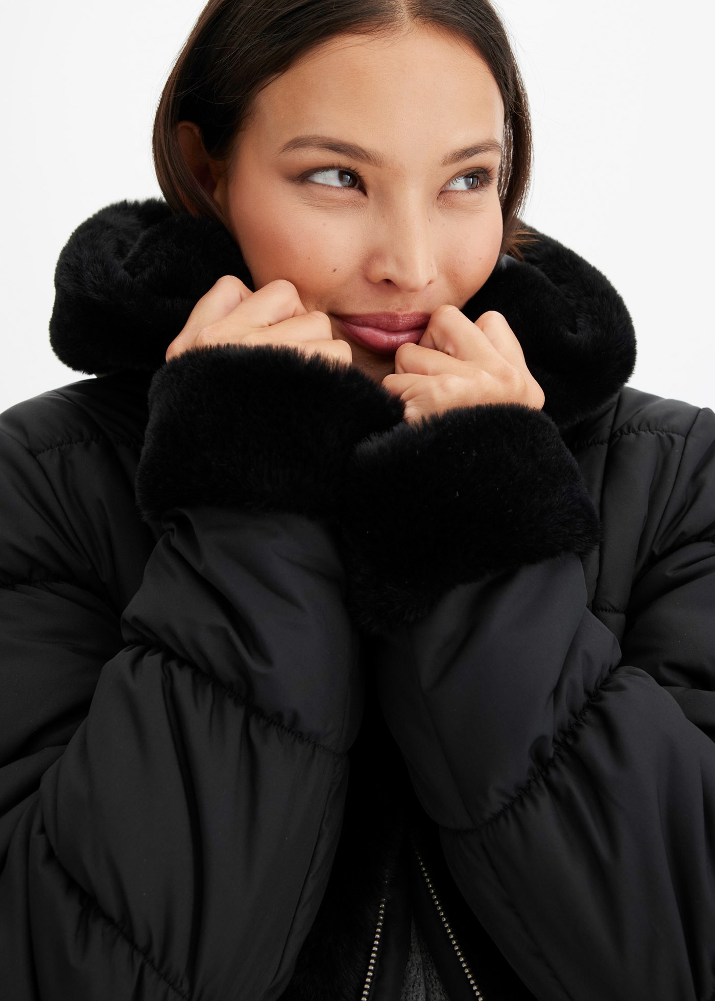 bonprix Steppjacke mit Kapuze eleganter Look, mit Kapuze und Fellimitat, Winterjacke