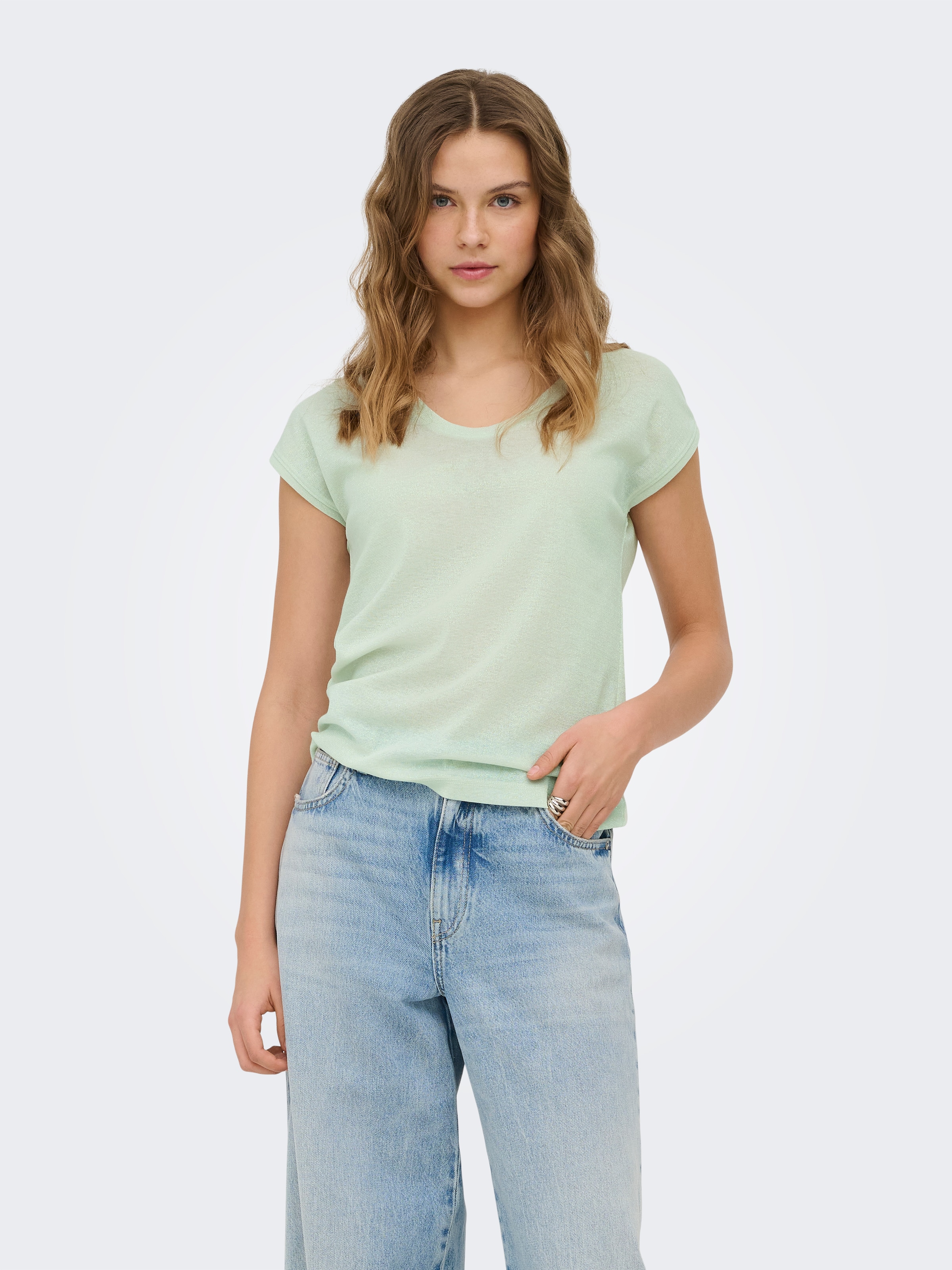 ONLY T-shirt à manches courtes »ONLSILVERY S/S V NECK LUREX TOP JRS NOOS« Mélange de matières avec paillettes, coupe ample, col rond