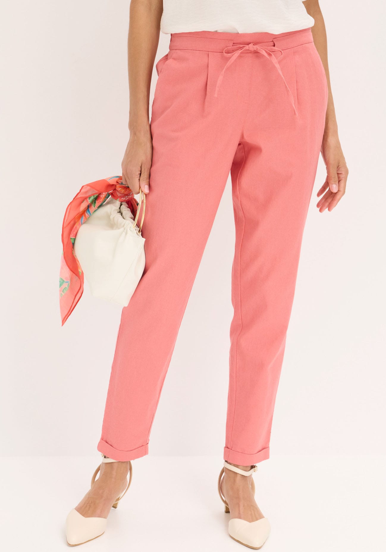 bonprix Pantalon en lin »Leinenhose«  en lin et coton, coupe Regular Fit, avec ceinture élastique