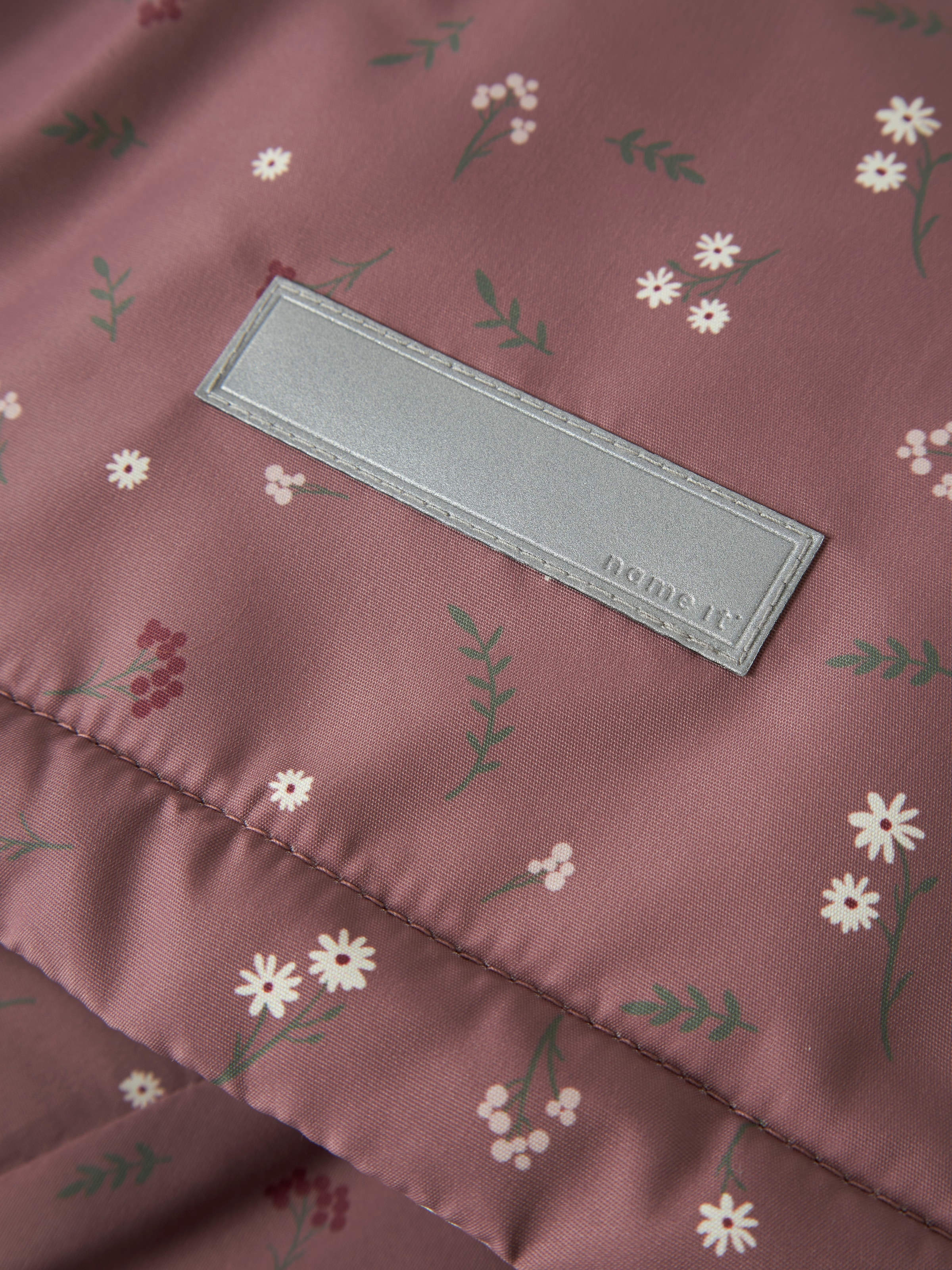 Name It Veste d'extérieur »NMFMAXI JACKET PA AOP NOOS« avec capuche Fibre synthétique, déperlant, détail réfléchissant