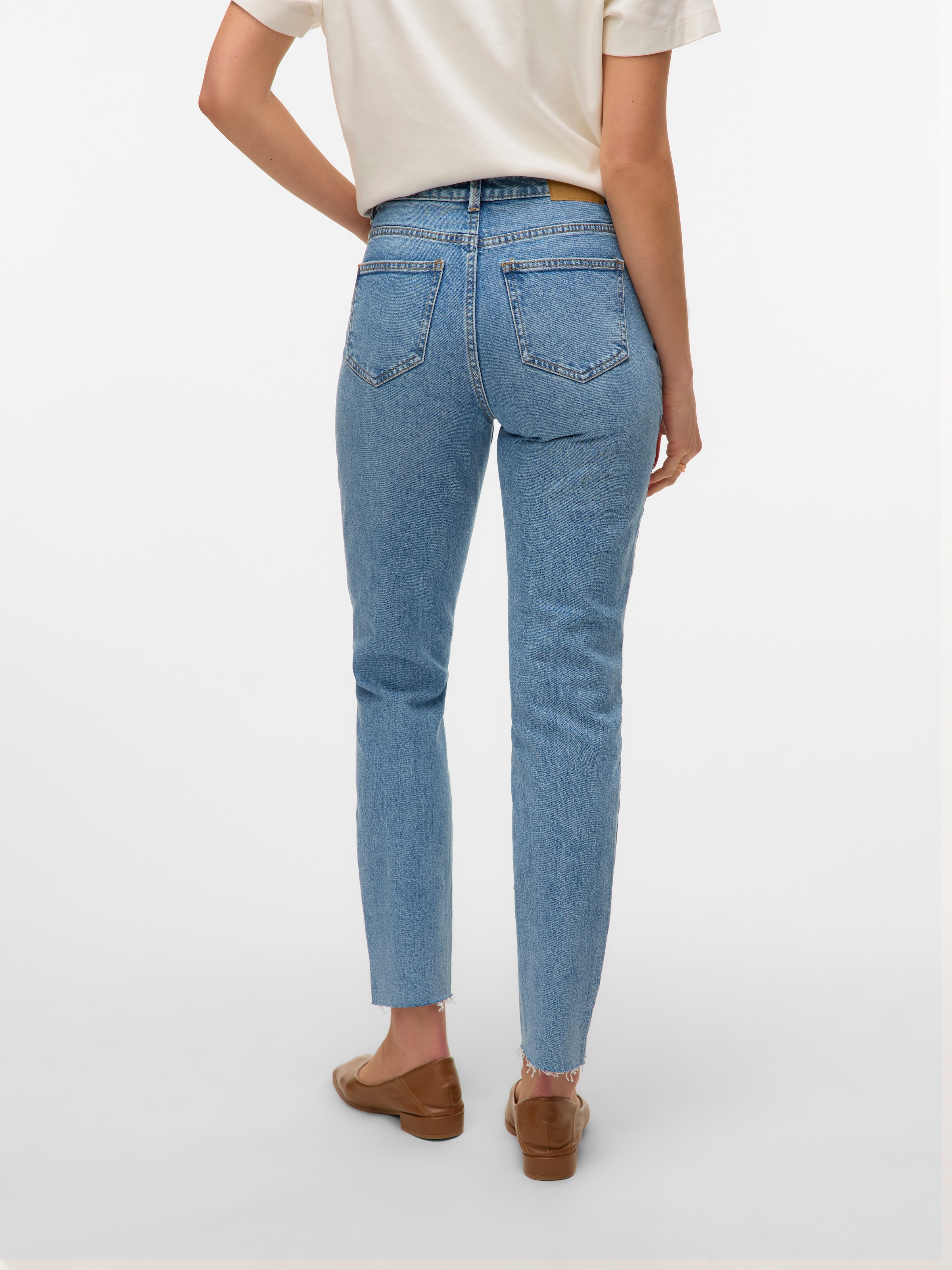 Vero Moda Jeans droit »VMBRENDA« mit leicht ausgefranstem Saum, stonewashed für einen Used-Look