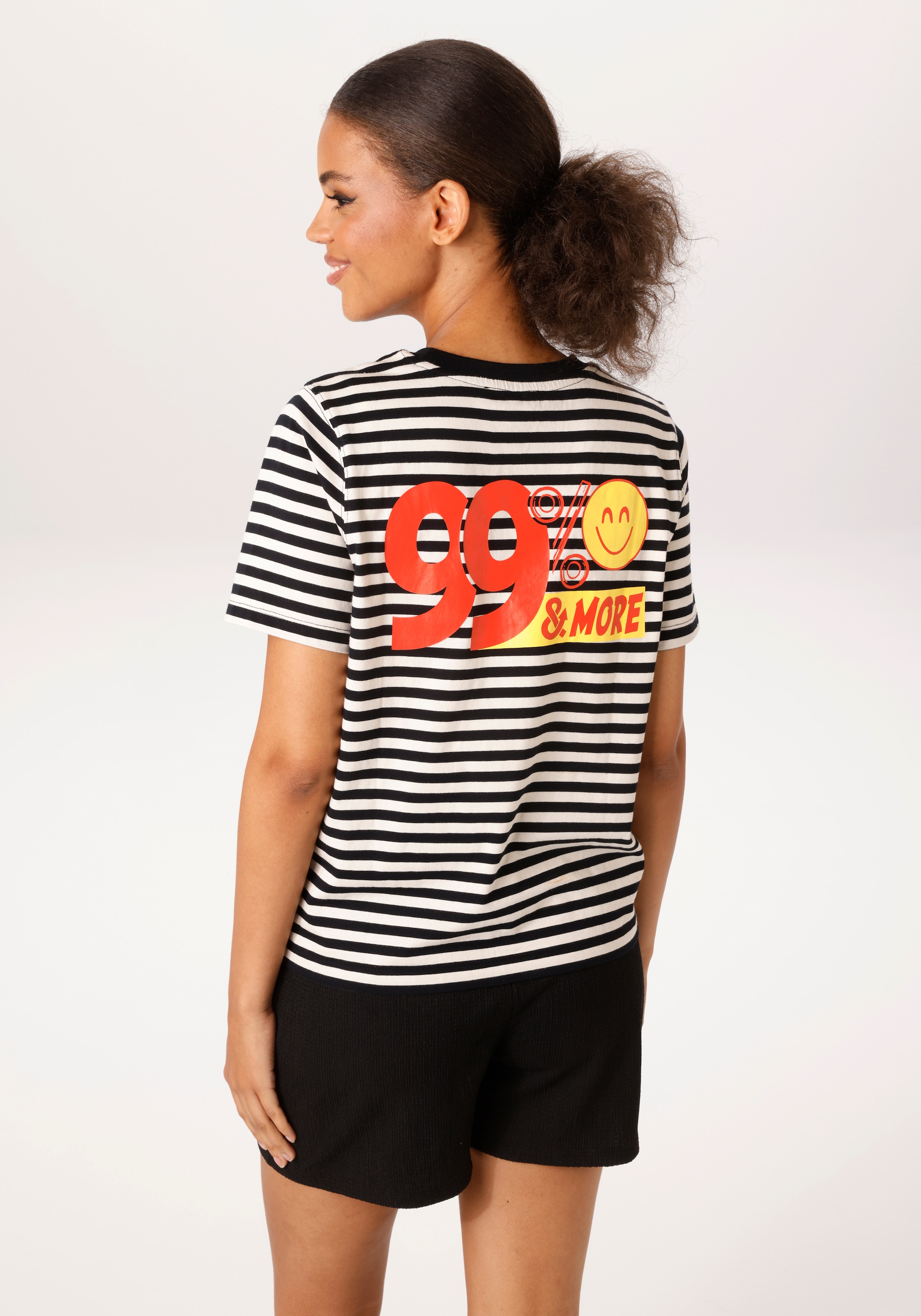 Aniston CASUAL T-Shirt mit Smiley und Folienprint im Rücken
