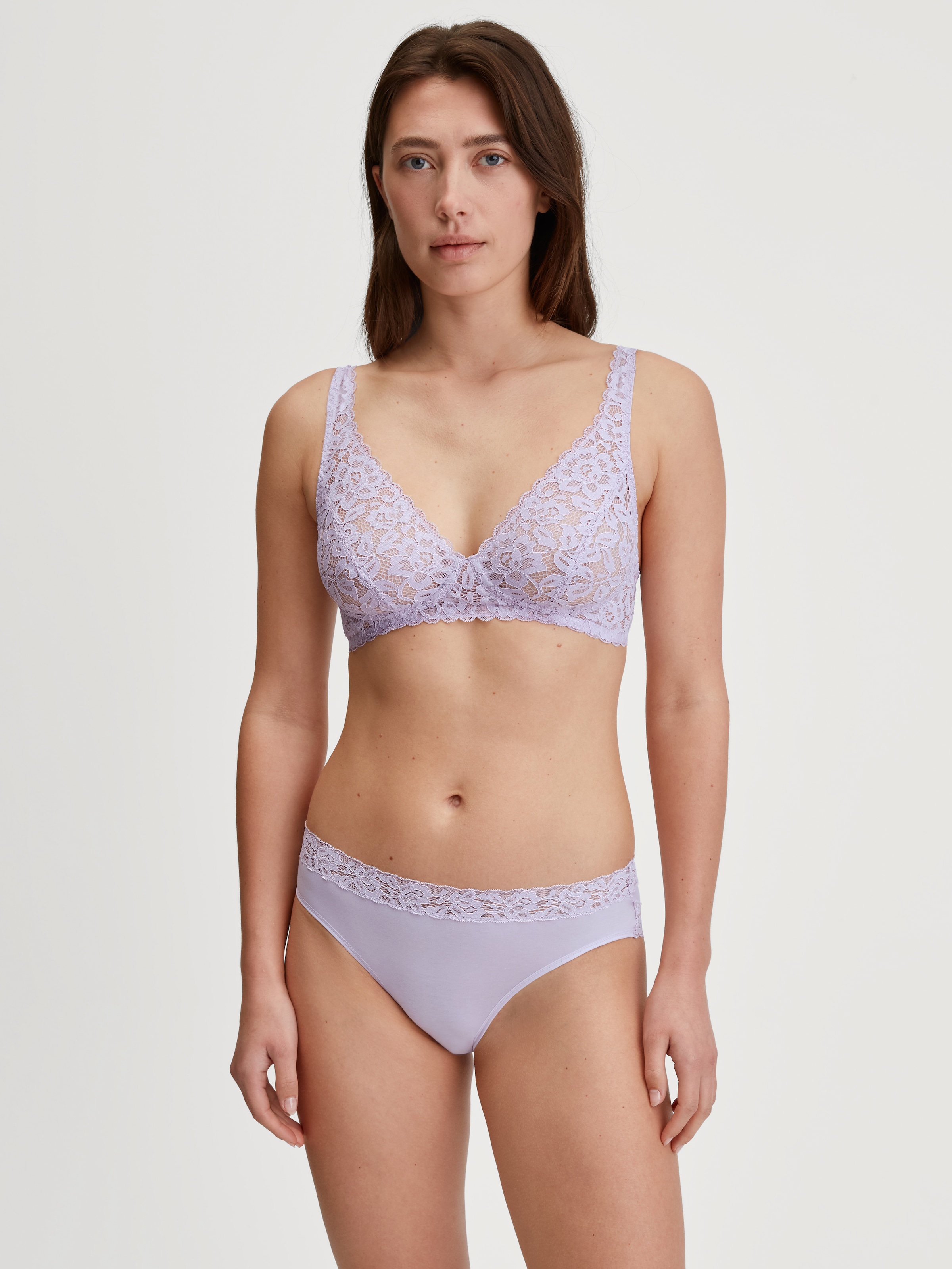 CALIDA Slip »Natural Comfort Lace« verspielte Spitze, Regular-Cut, elastischer Single Jersey, weich