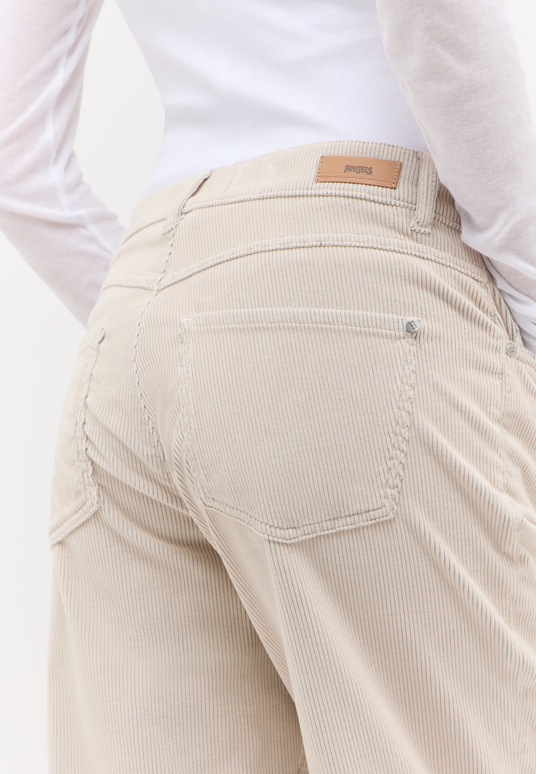 ANGELS Cordhose »EVY«  Relaxed Fit, moderne O-Shape Form