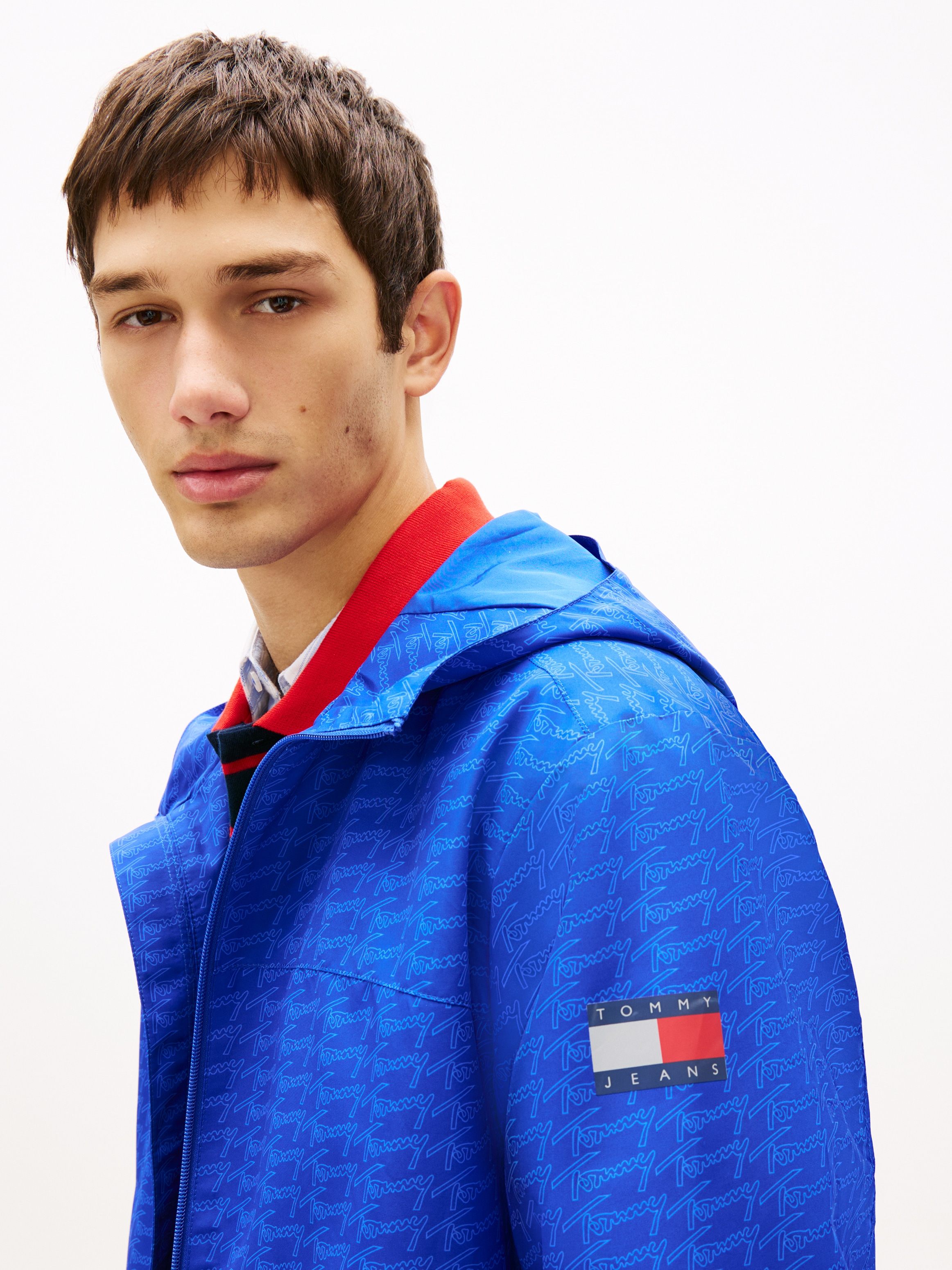 Tommy Jeans Coupe-vent »TJM AOP PACKABLE« avec capuche déperlant, coupe-vent, pliable
