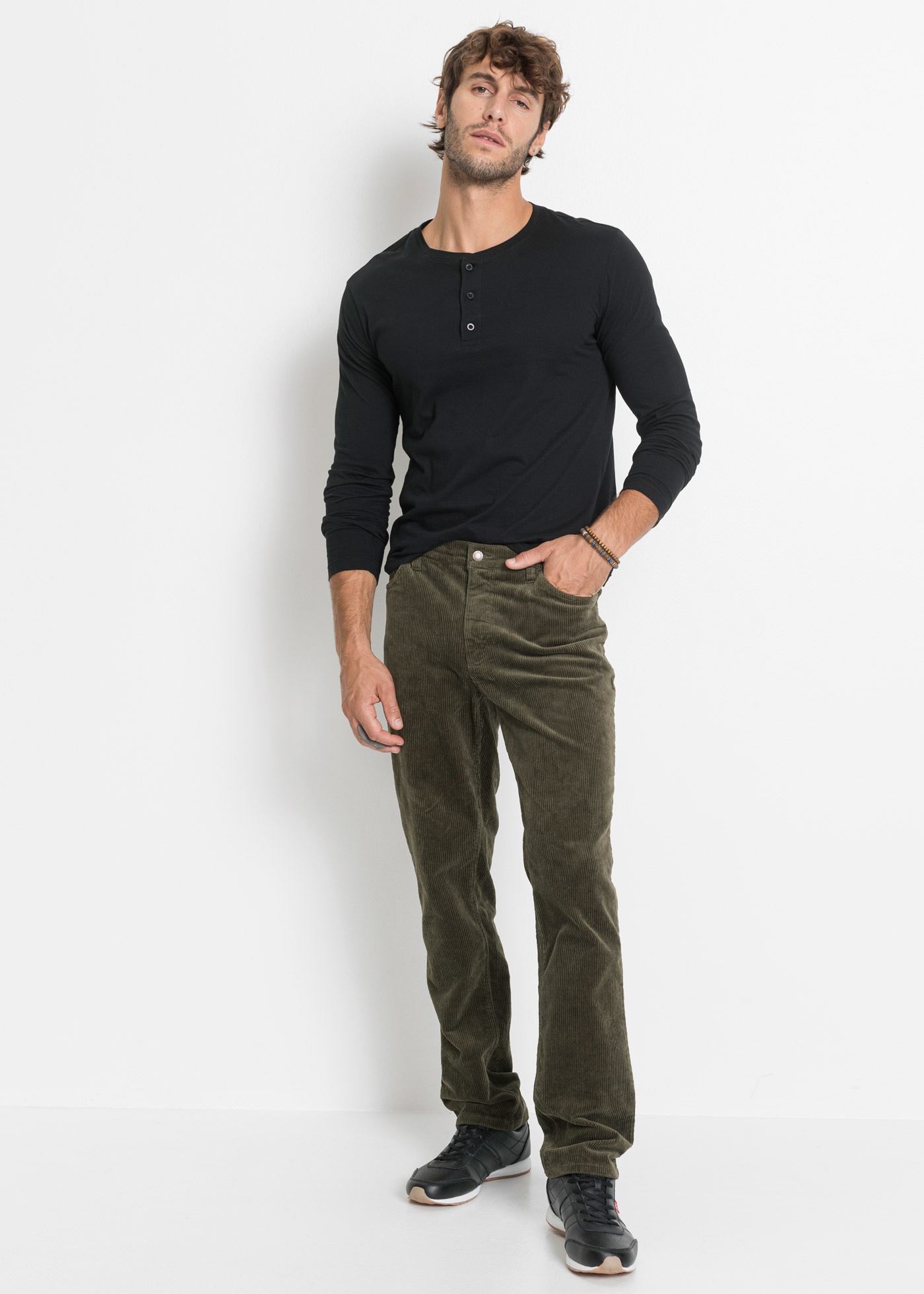 bonprix Pantalon en velours côtelé »Regular Fit Stretch-Cordhose mit Komfortschnitt«  en coton et élasthanne, coupe régulière, coupe confortable