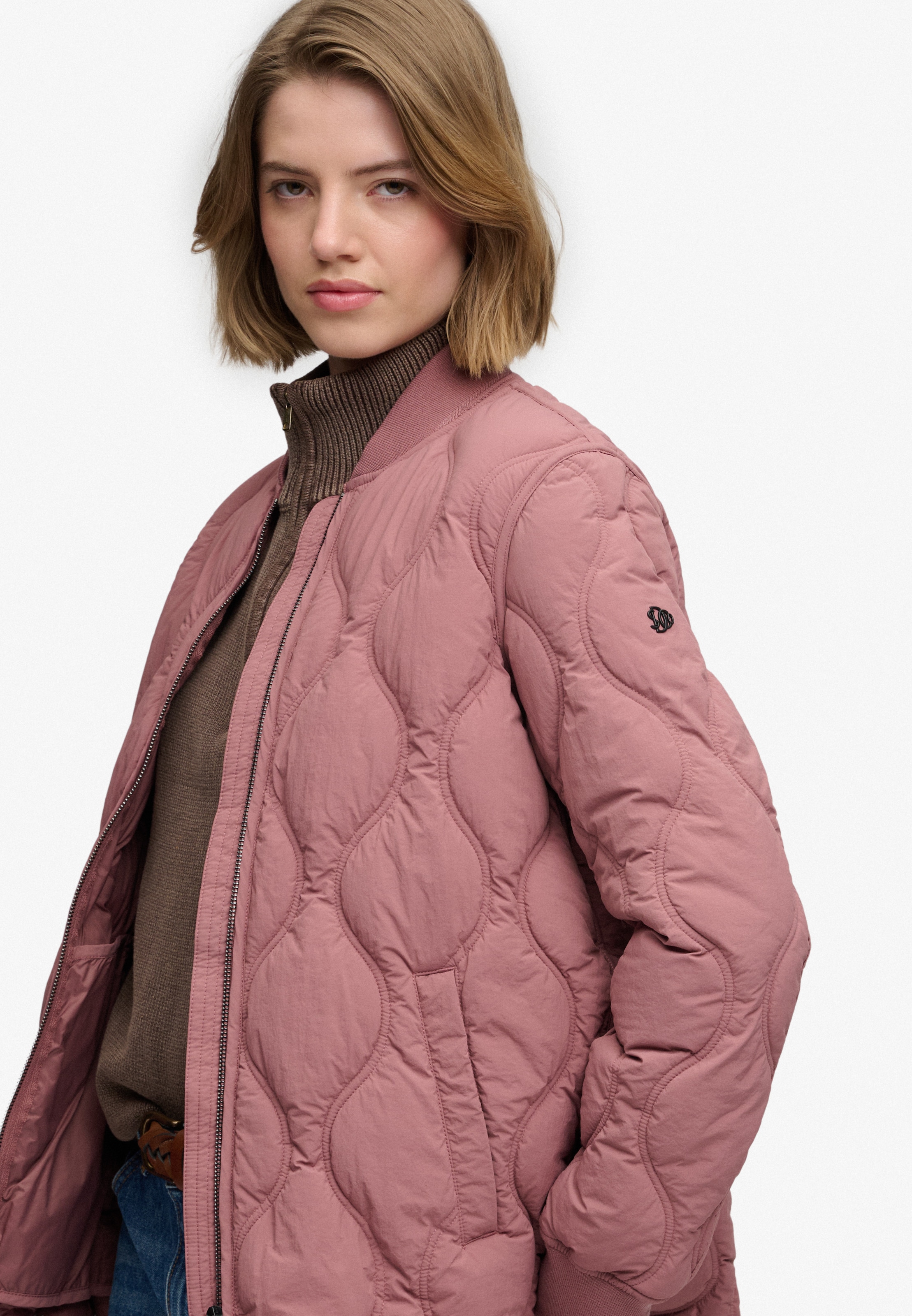 Superdry Veste matelassée »SHORT ONION QUILT LINER JKT« avec fermeture éclair, en nylon, coupe décontractée, aspect uni