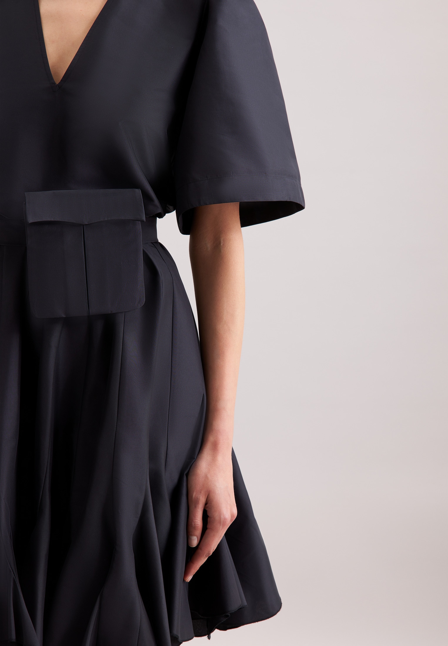 seidensticker Robe d'été »Schwarze Rose« V-Neck Uni