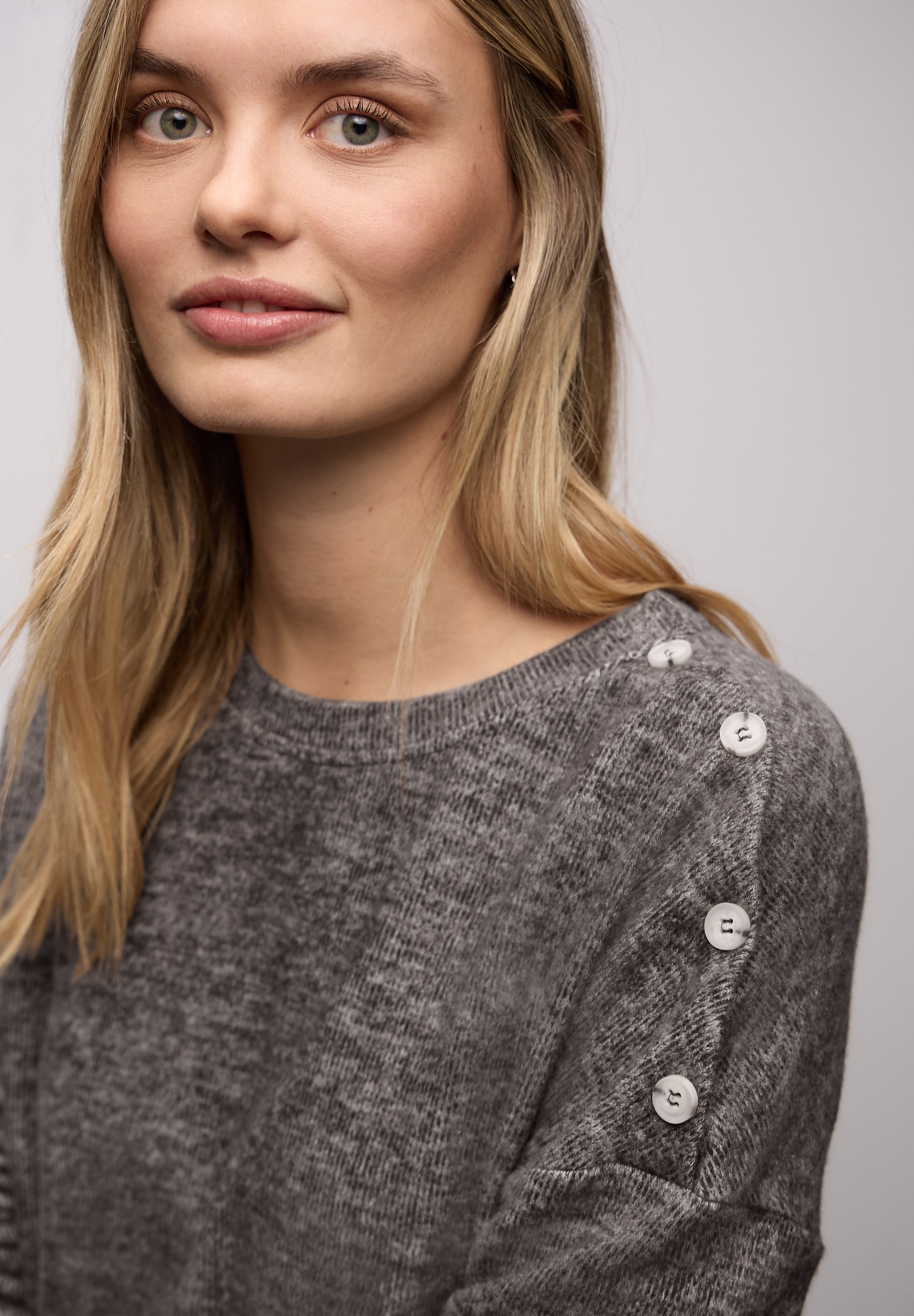 STREET ONE Pull en tricot Knopfdetail an den Schultern und im Melange-Look