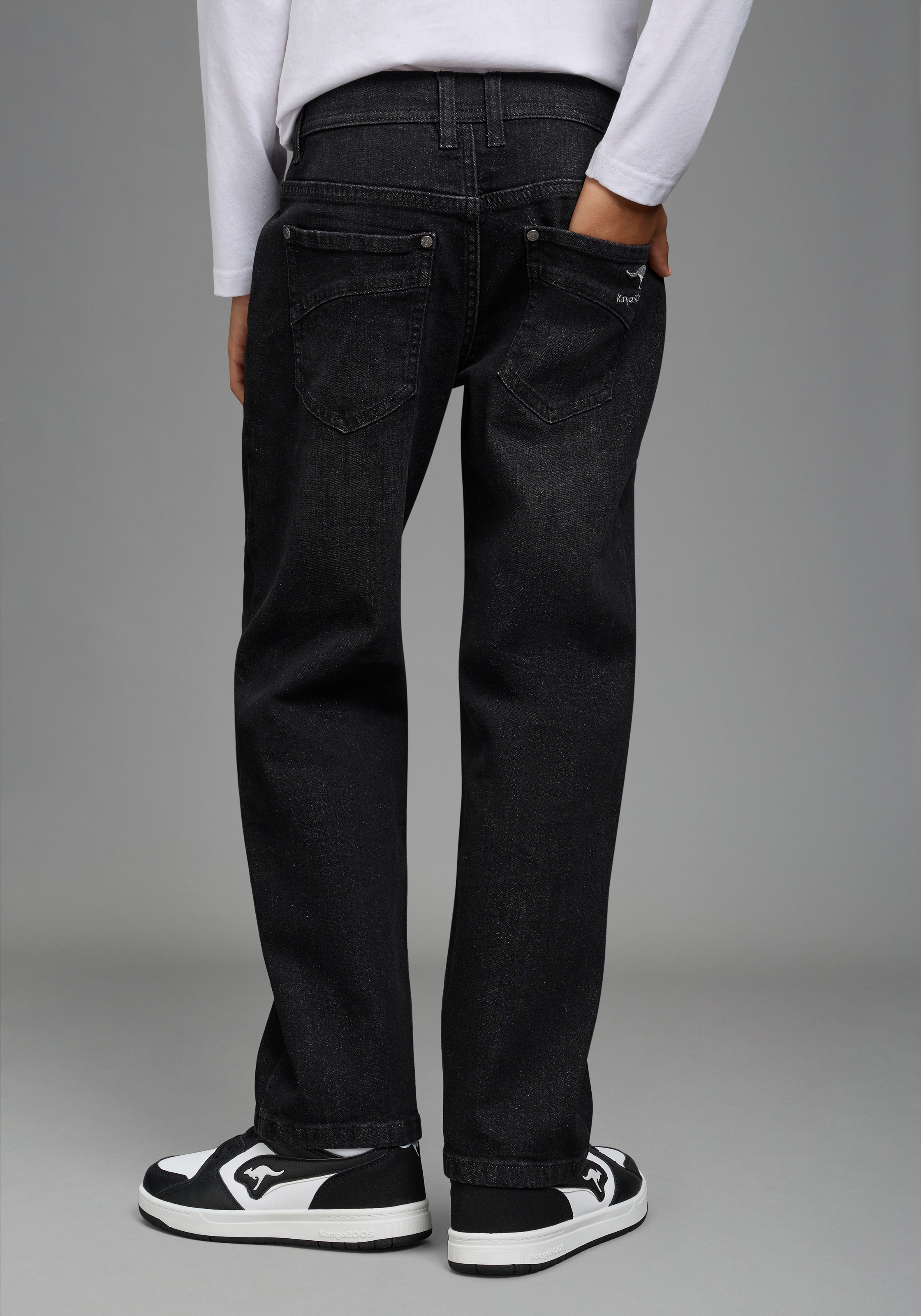 KangaROOS Loose-fit-Jeans »Jeans mit weitem Bein« , mit Logo-Stickerei