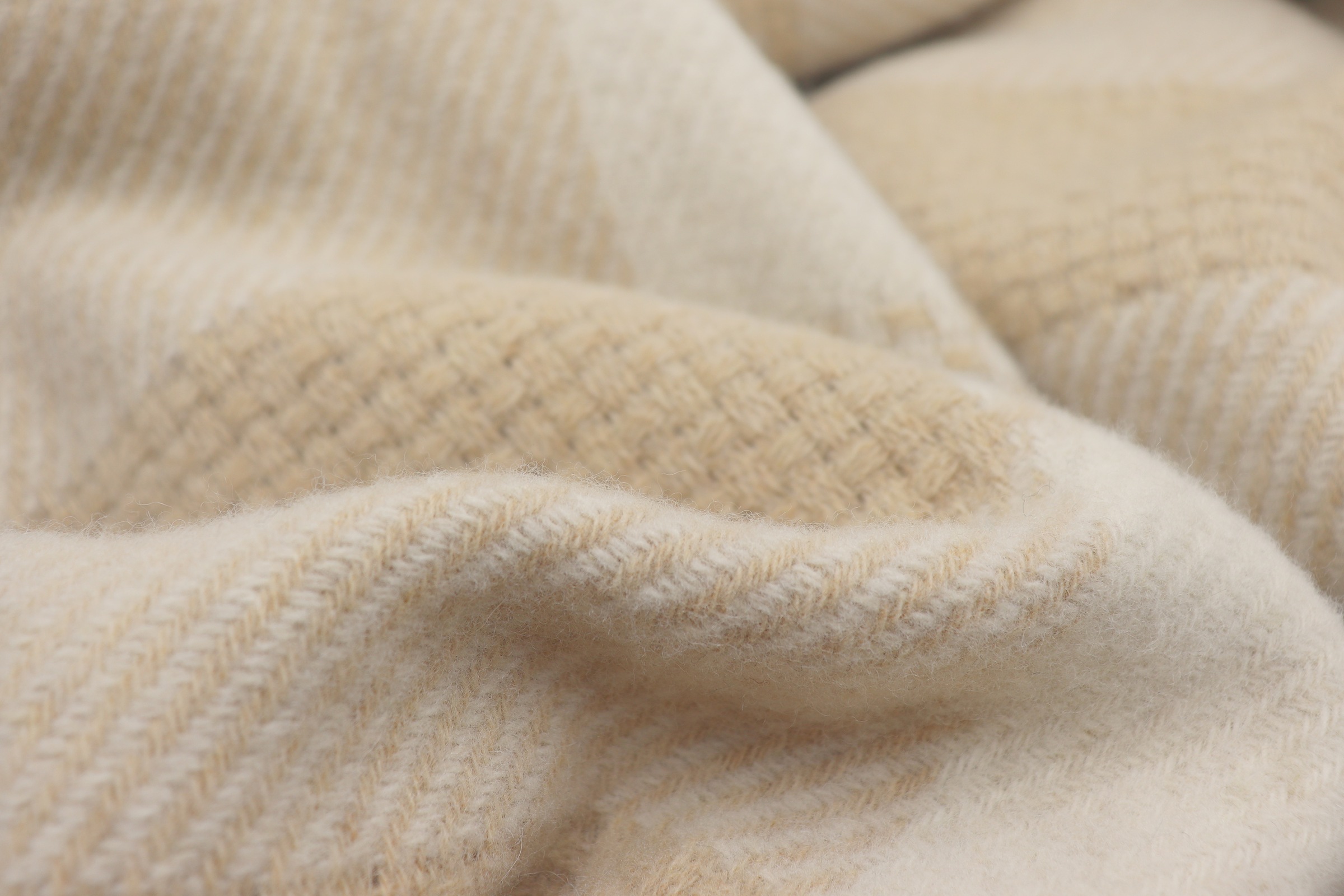 Biederlack Wohndecke »Plaid Crossweft beige« mit fühlbarer Webstruktur