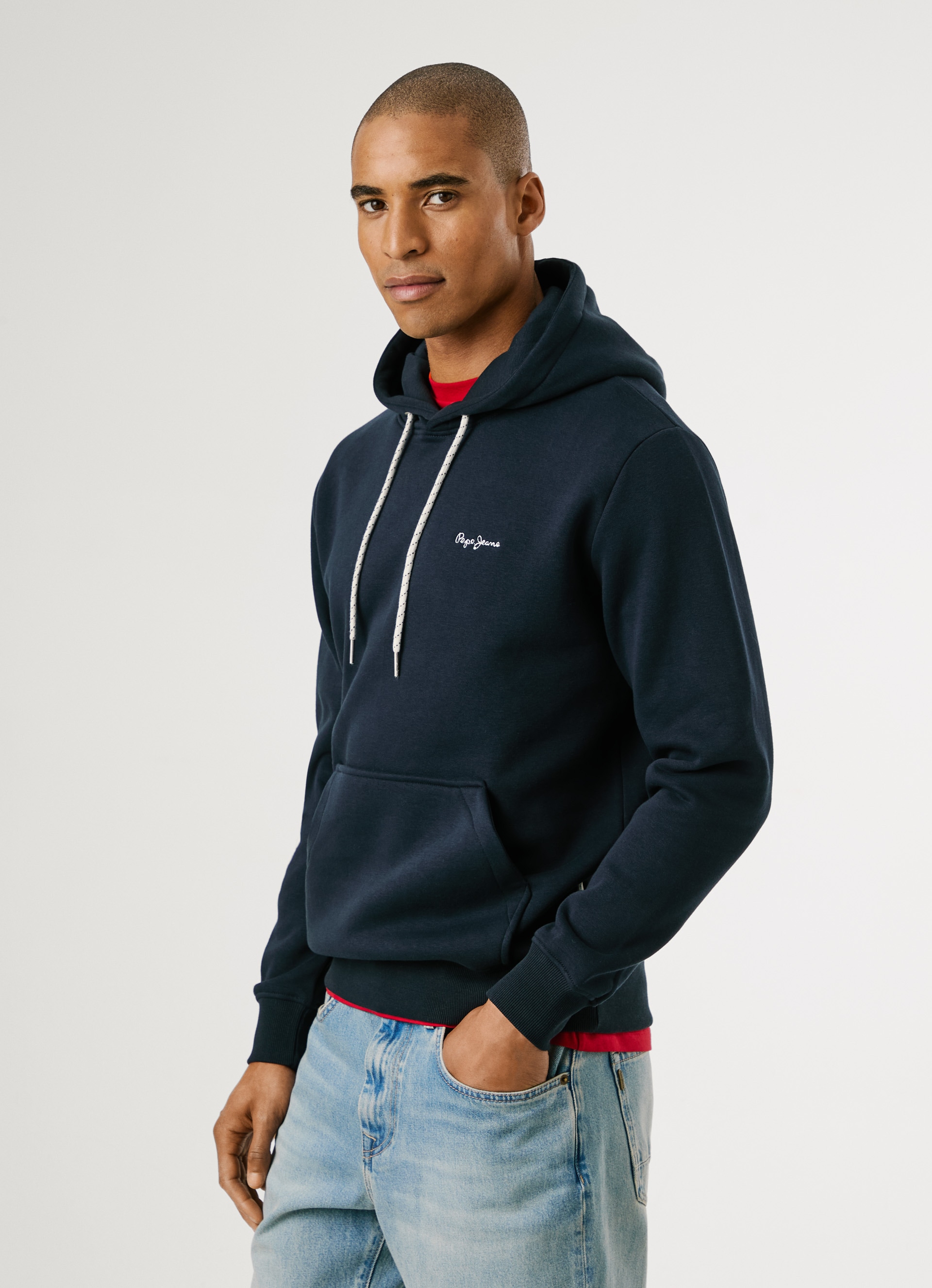 Pepe Jeans Hoodie »MACBETH SMALL LOGO«, Regular Fit mit gesticktem Logo
