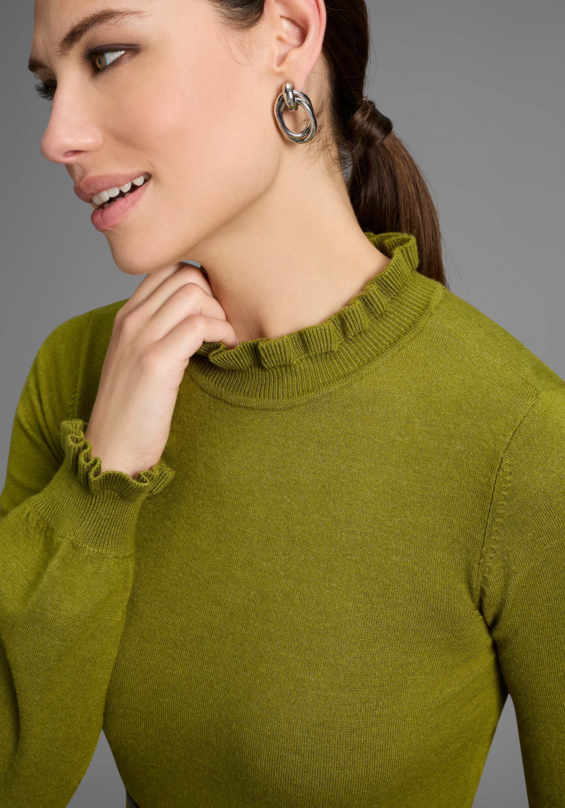 Laura Scott Strickkleid Ohne Taschen aus Viskosemischung mit femininem Rüschendetail