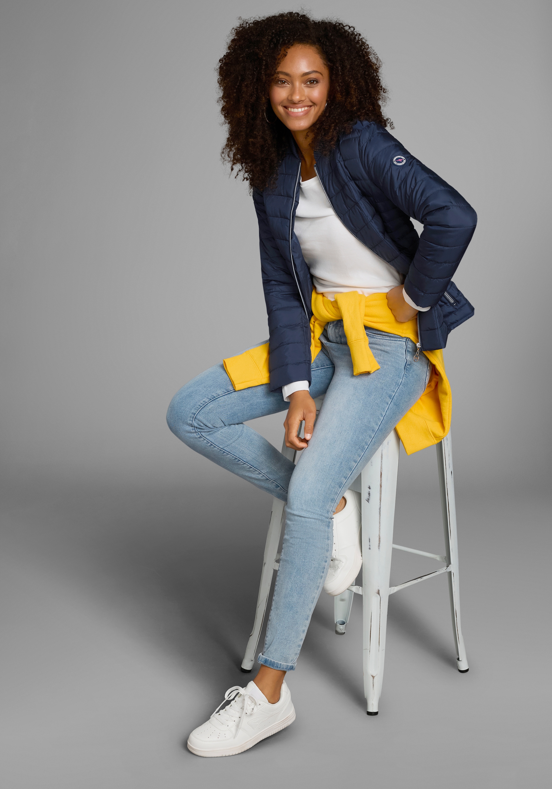 KangaROOS Veste matelassée figurbetonter Schnitt,  hüftlange Passform