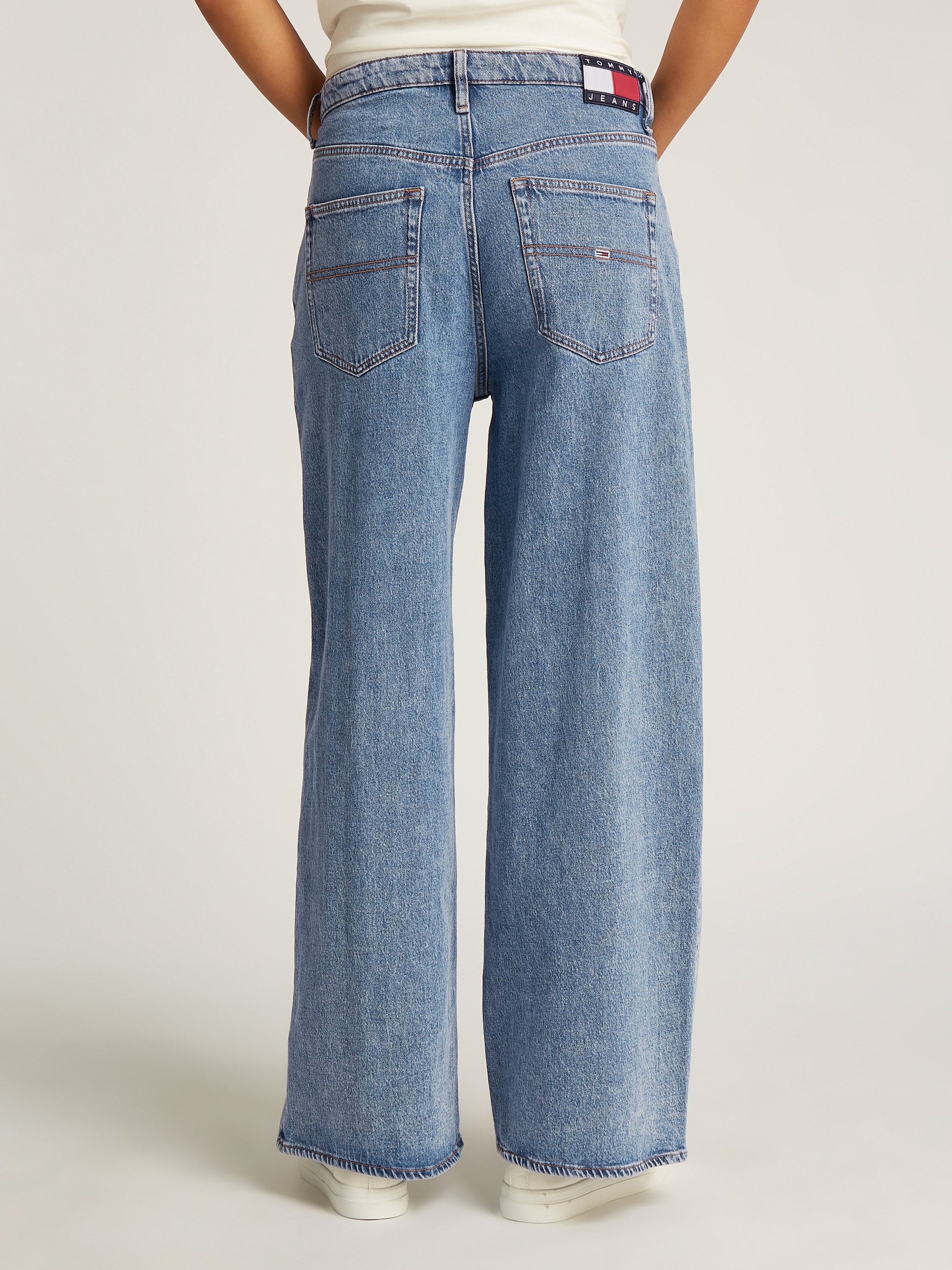 Tommy Jeans Loose-fit-Jeans »CHARLIE MR LOOSE WD« mit Logostickerei