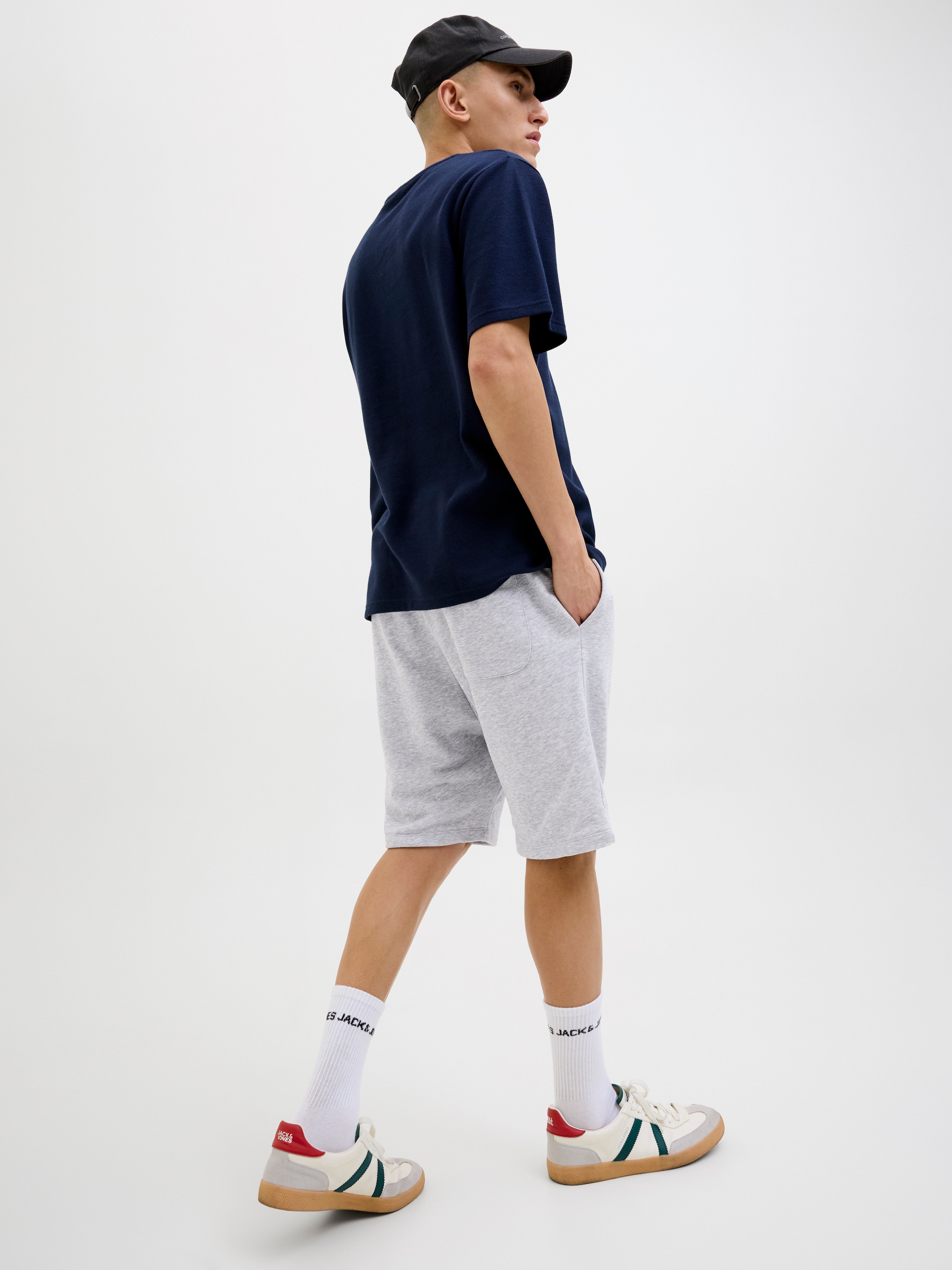 Jack & Jones Sweatshorts »JPSTGORDON mit elastischem Bund«  unifarben, modisch, regular fit, Webstoff