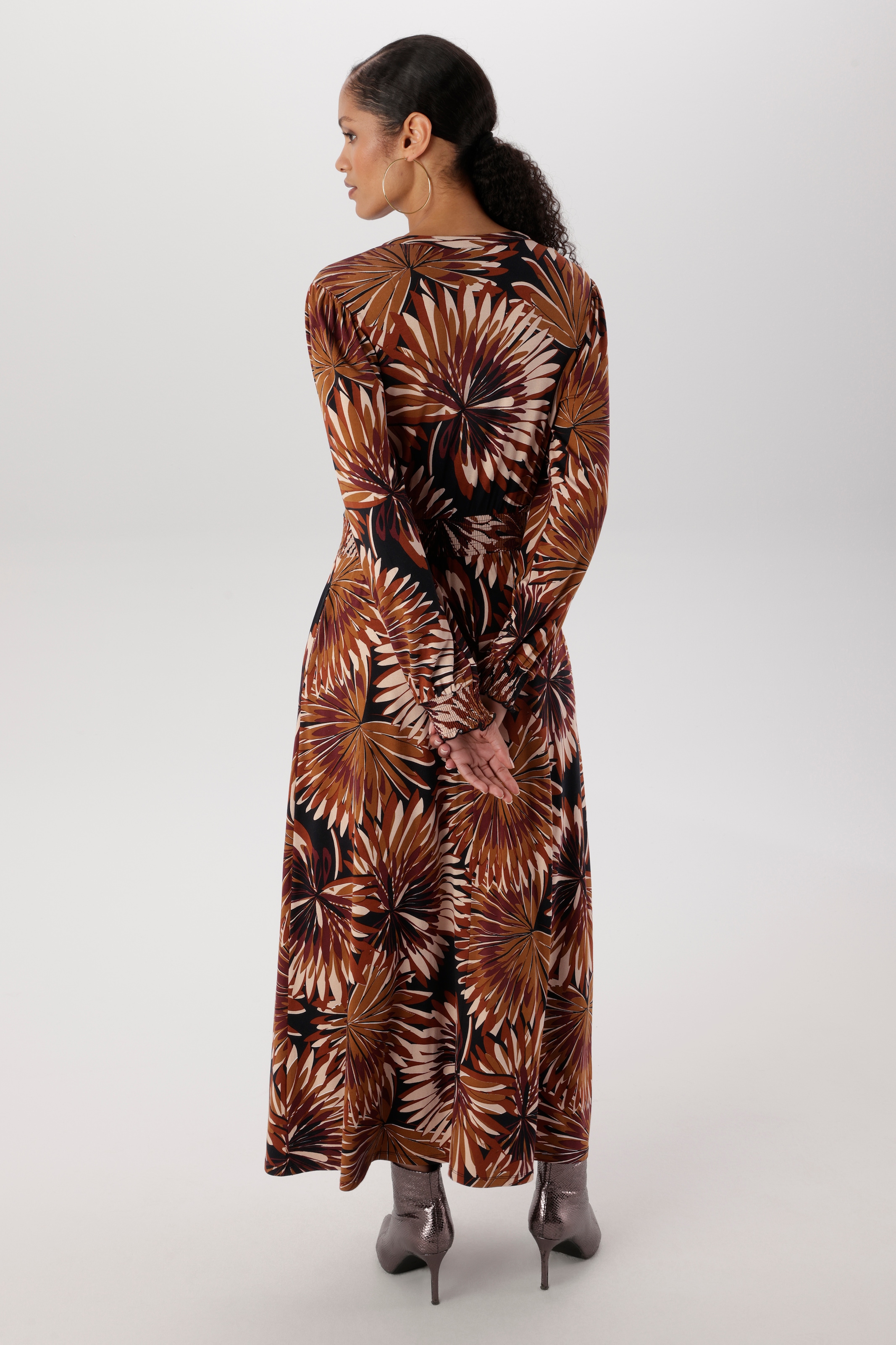 Aniston SELECTED Robe midi Avec détails smockés et imprimé floral fantaisie - NOUVELLE COLLECTION