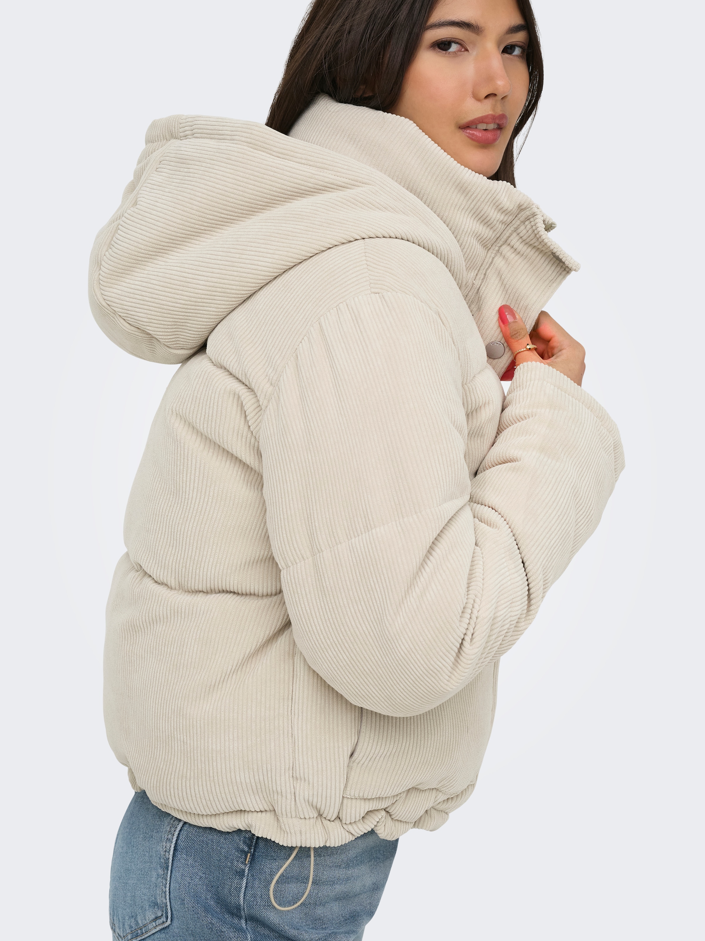 ONLY Veste matelassée »ONLZAHARA CORDUROY PUFFER CC OTW« avec capuche fibre synthétique